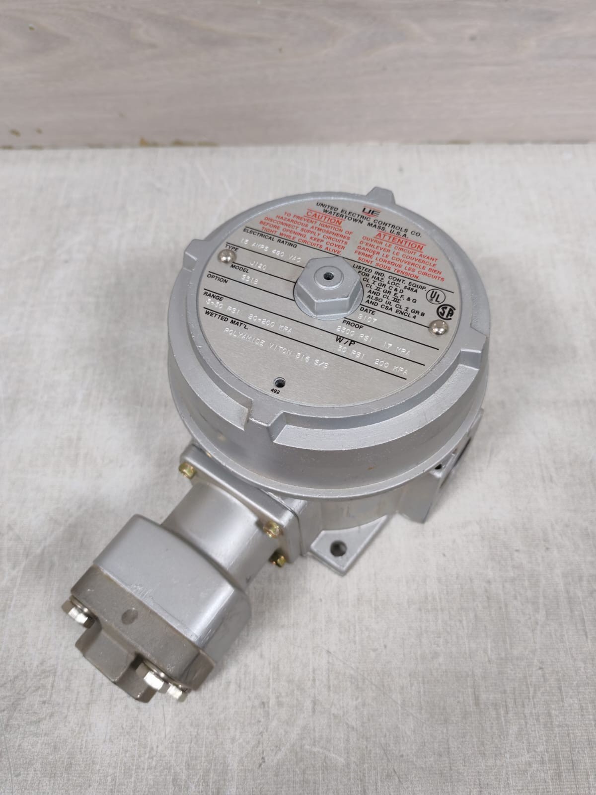 United Electric Controls J120 UNITED ELECTRIC CONTROLS J120 S51B PRESSURE SWITCH 15AMPS 480VAC 4