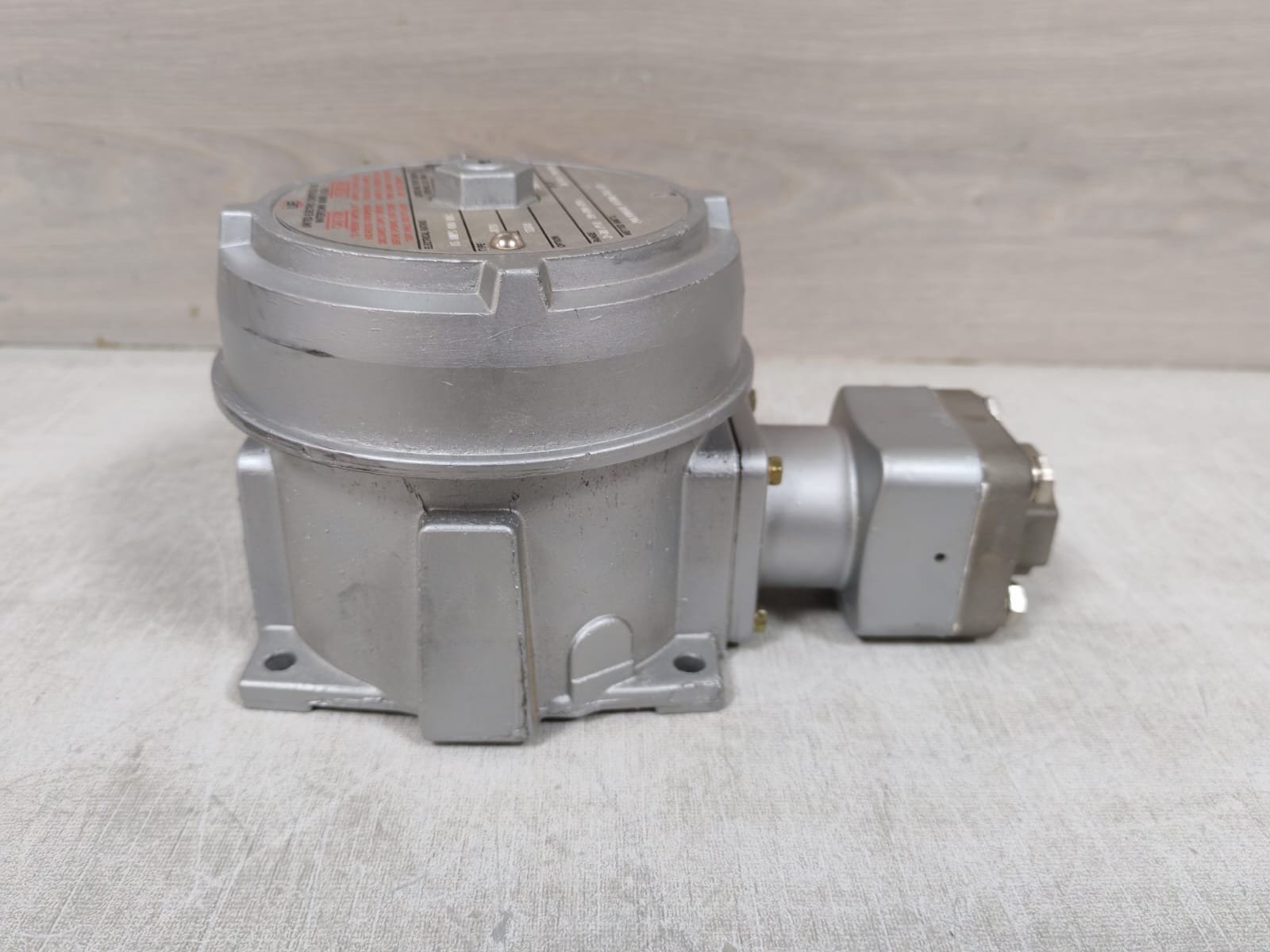 United Electric Controls J120 UNITED ELECTRIC CONTROLS J120 S51B PRESSURE SWITCH 15AMPS 480VAC 8
