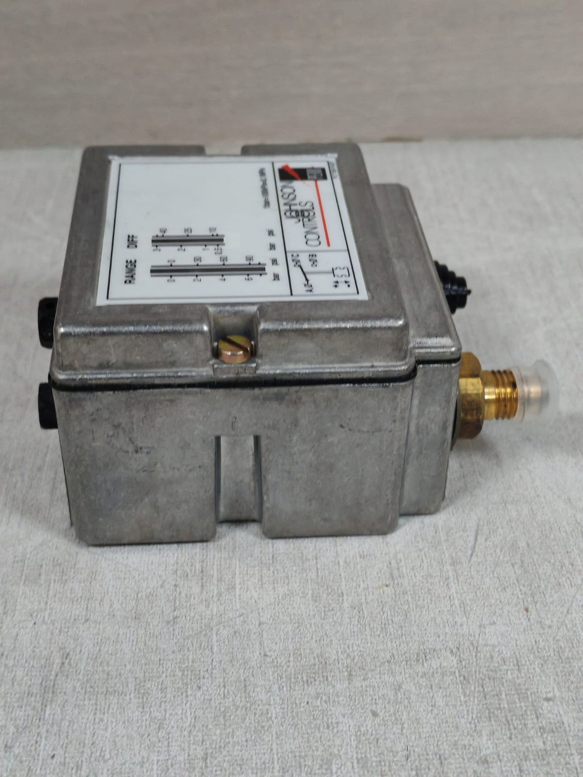 Johnson Controls P77AAA-9300 JOHNSON CONTROLS P77AAA-9300 PRESSURE CONTROL 6