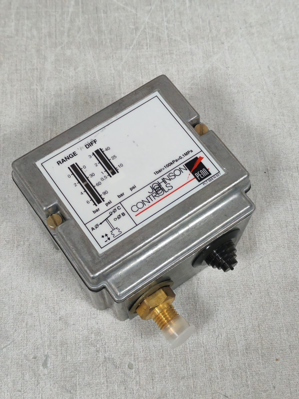 Johnson Controls P77AAA-9300 JOHNSON CONTROLS P77AAA-9300 PRESSURE CONTROL 1BAR 3