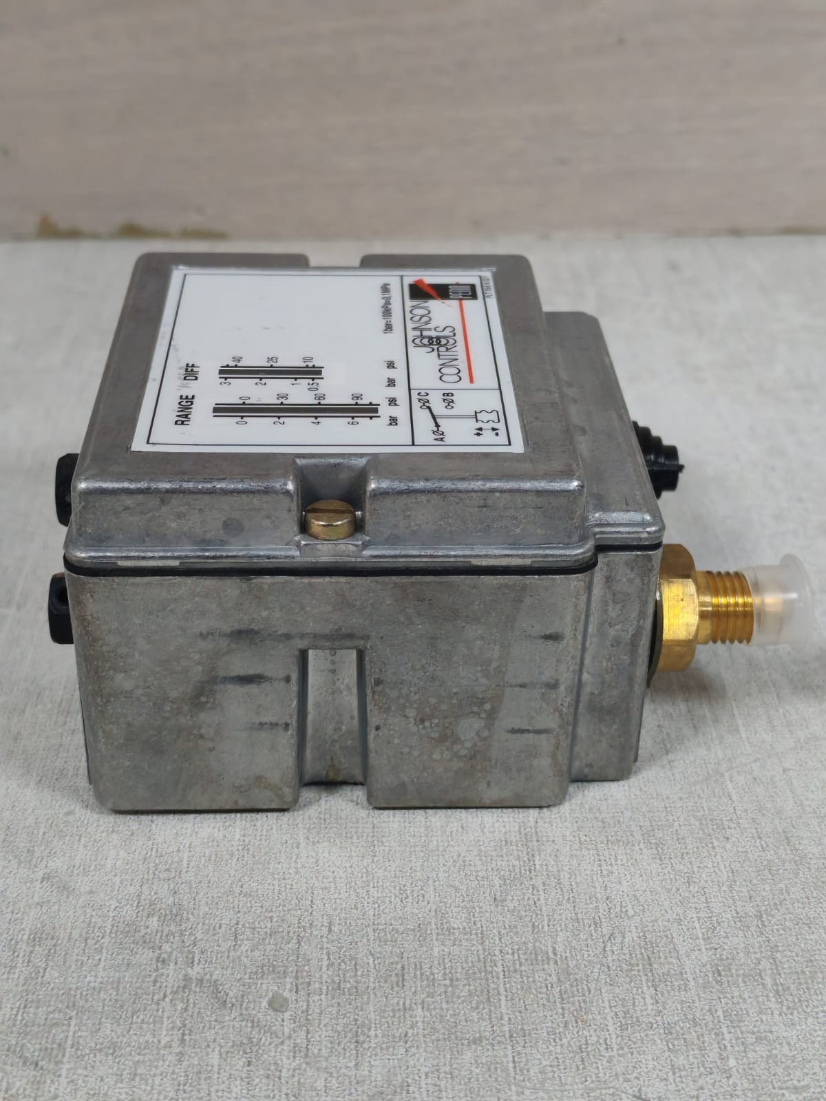Johnson Controls P77AAA-9300 JOHNSON CONTROLS P77AAA-9300 PRESSURE CONTROL 1BAR 5