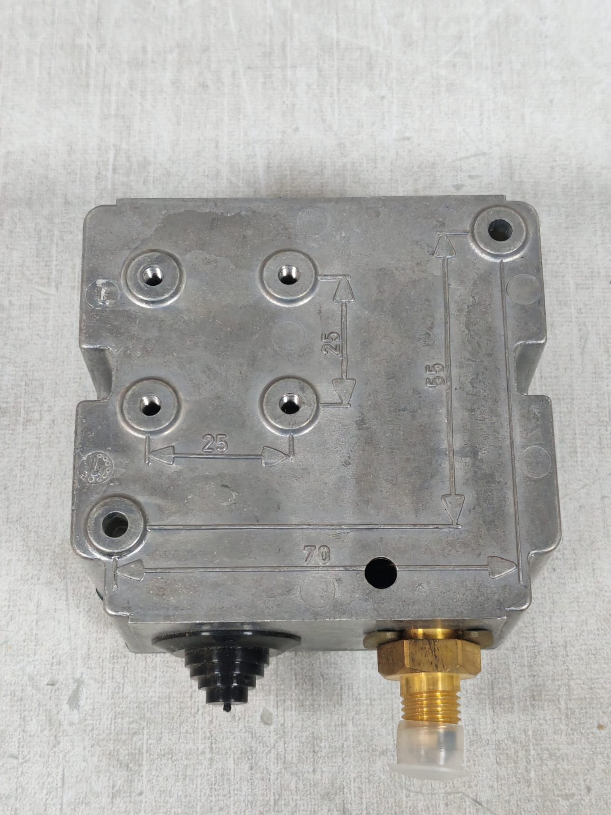 Johnson Controls P77AAA-9300 JOHNSON CONTROLS P77AAA-9300 PRESSURE CONTROL 1BAR 10