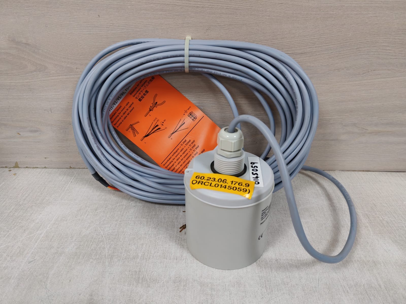 Endress+Hauser FDU92-RG4A ENDRESS+HAUSER FDU92-RG4A PROSONIC S ULTRASONIC SENSOR 2