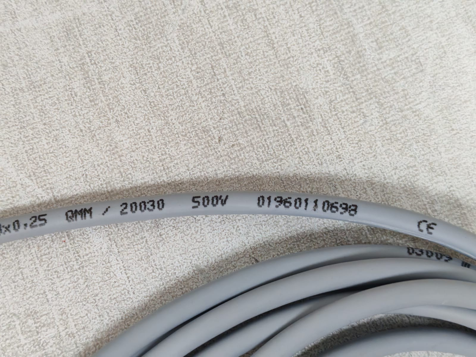 Siemens C73195-A100-B44-3B-7406/7XV5100-4/BB SIEMENS 7XV5100-4 C73195-A100-B44-3B-7406/7XV5100-4/BB PC SCHUTZ CABLE 10