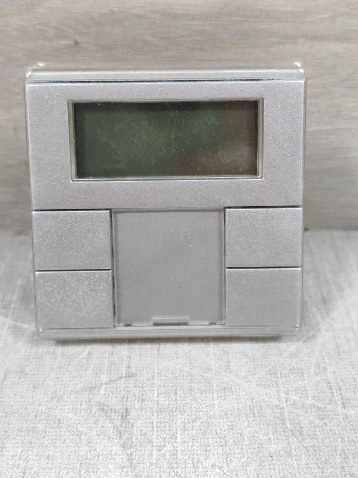 Schneider Electric MTN6212-0460 SCHNEIDER ELECTRIC MTN6212-0460 KNX PUSH-BUTTON 2 GANG W/ ROOM TEMP.CONTROL UNIT 2
