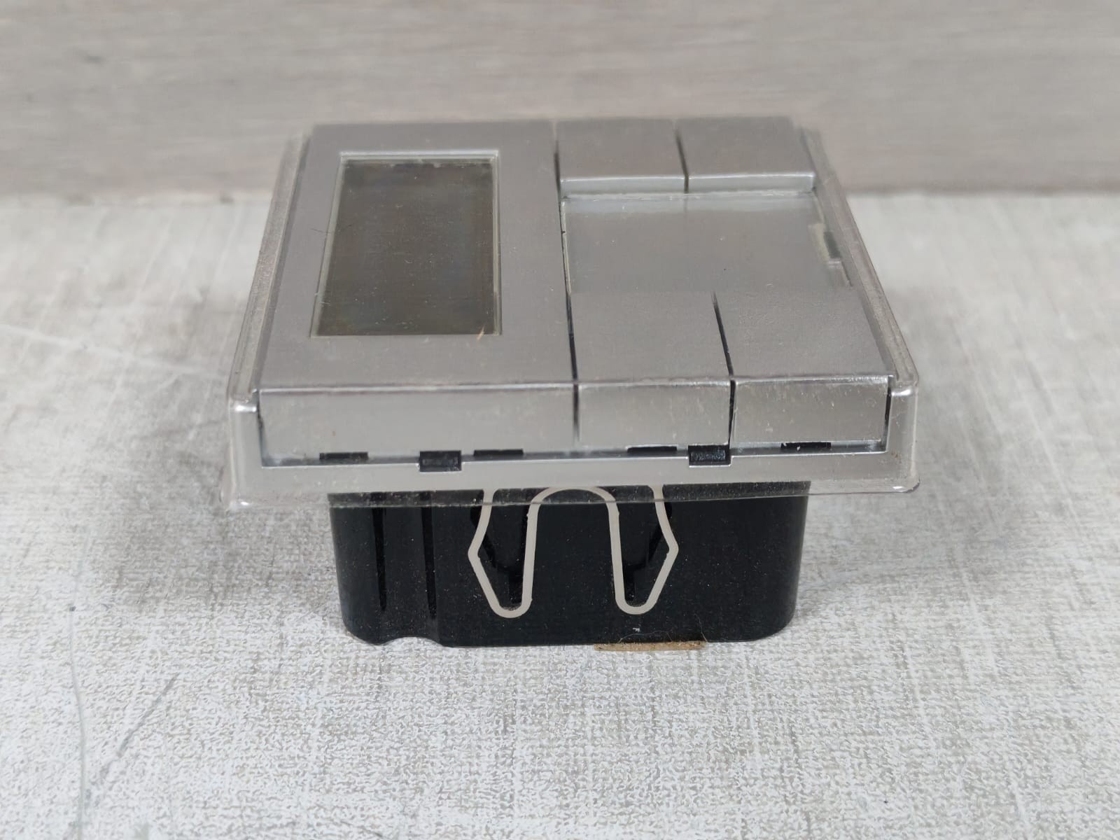 Schneider Electric MTN6212-0460 SCHNEIDER ELECTRIC MTN6212-0460 KNX PUSH-BUTTON 2 GANG W/ ROOM TEMP.CONTROL UNIT 8