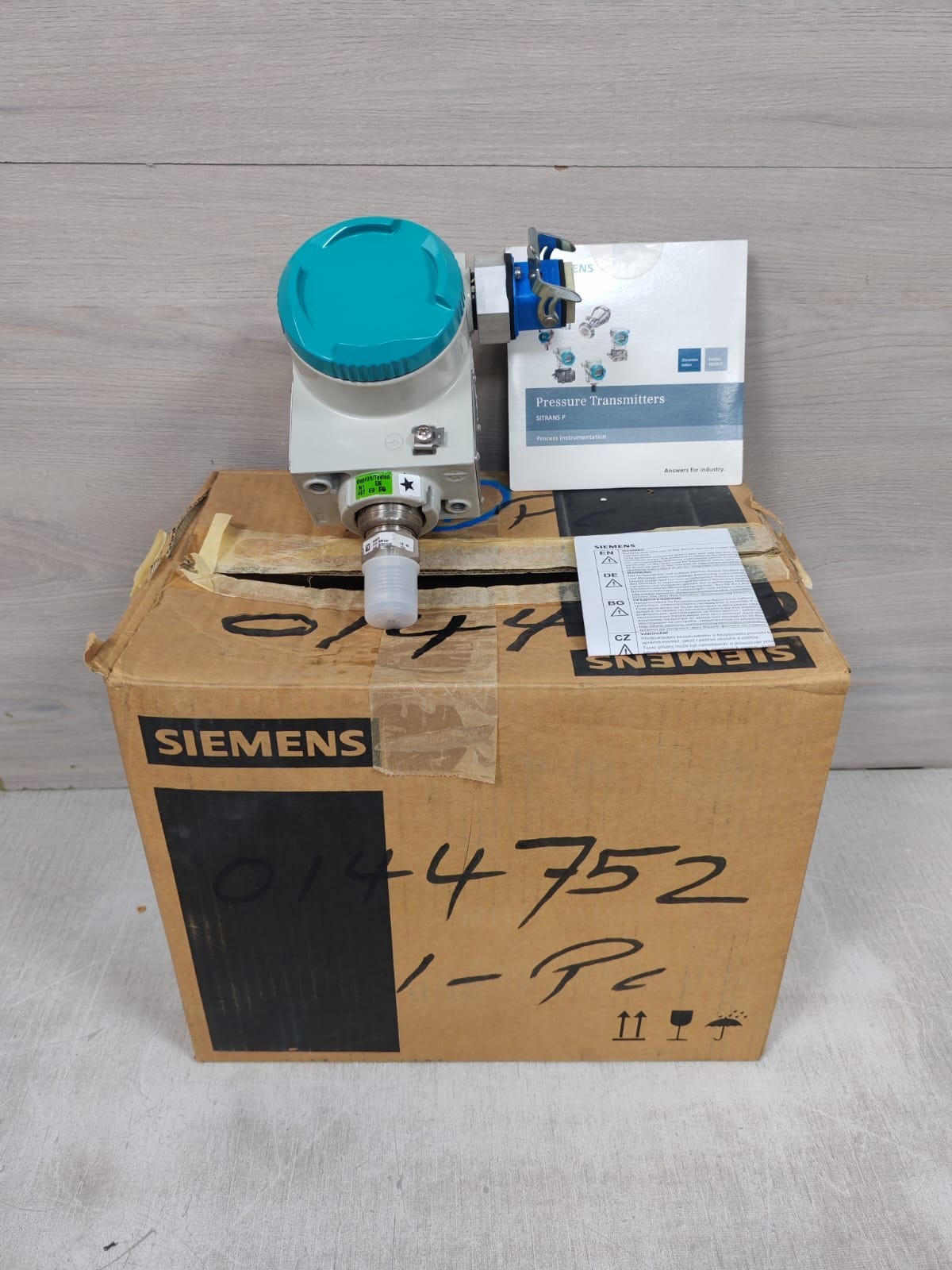 SIEMENS SITRANS P PED.SEP 7MF4033-1GA00-1BD1-Z PRESSURE TRANSMITTER