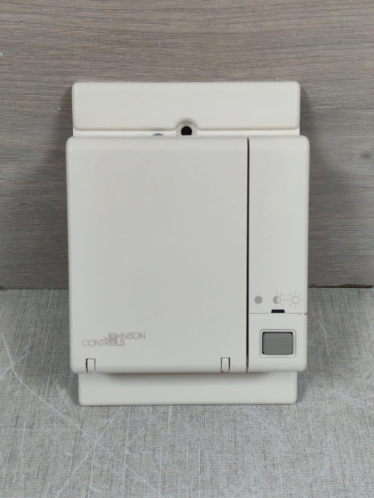 Johnson Controls TE-67NP-2N00 JOHNSON CONTROLS TE-67NP-2N00 1K NICKEL SENSOR TERM BLOCK SINGLE 2