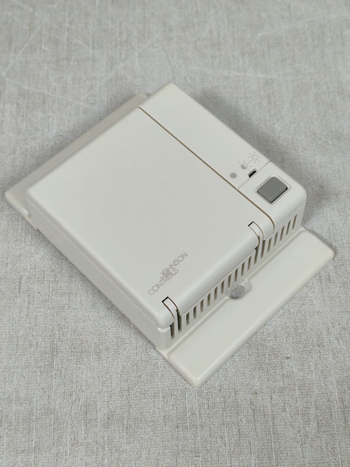 Johnson Controls TE-67NP-2N00 JOHNSON CONTROLS TE-67NP-2N00 1K NICKEL SENSOR TERM BLOCK SINGLE 4