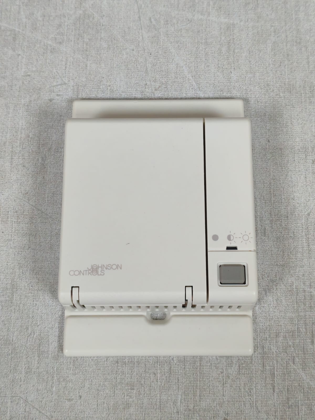 Johnson Controls TE-67NP-2N00 JOHNSON CONTROLS TE-67NP-2N00 1K NICKEL SENSOR TERM BLOCK SINGLE 6
