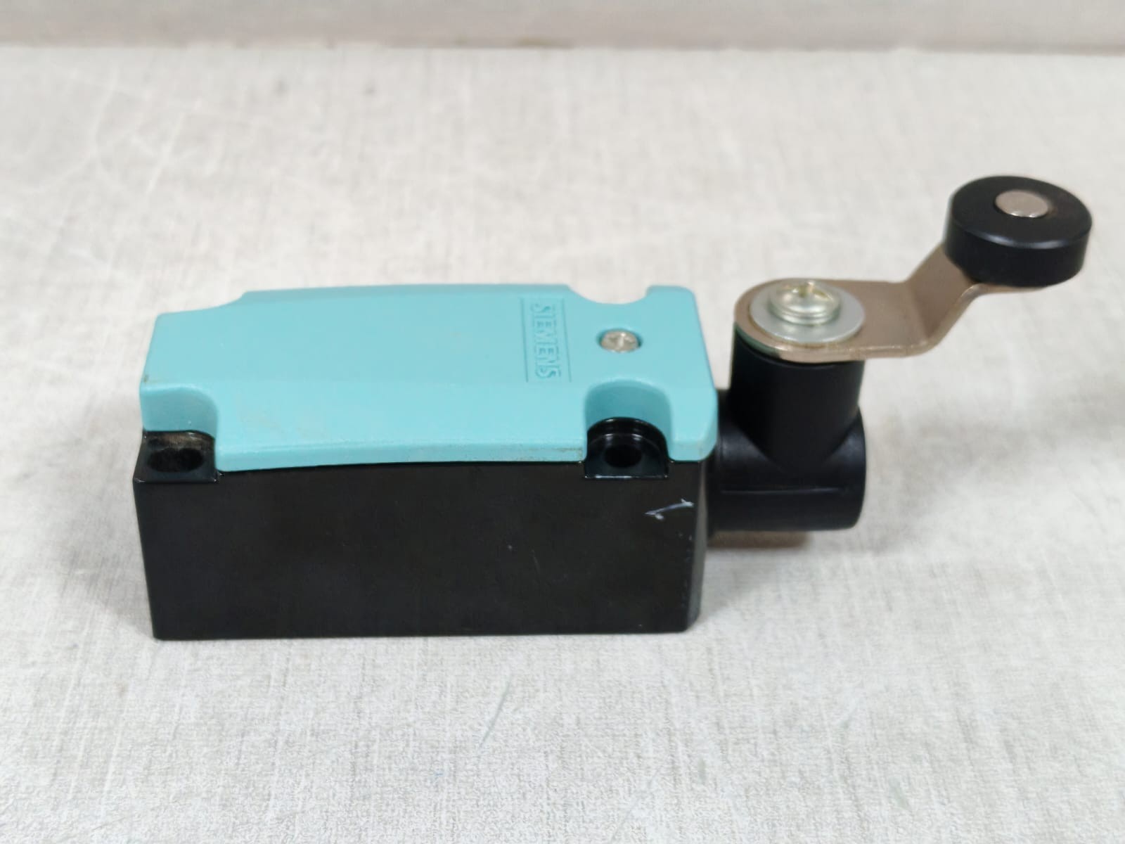 Siemens 3SE5112-0BH01 SIEMENS AG 3SE5112-0BH01 ROLLER LEVER LIMIT SWITCH 7
