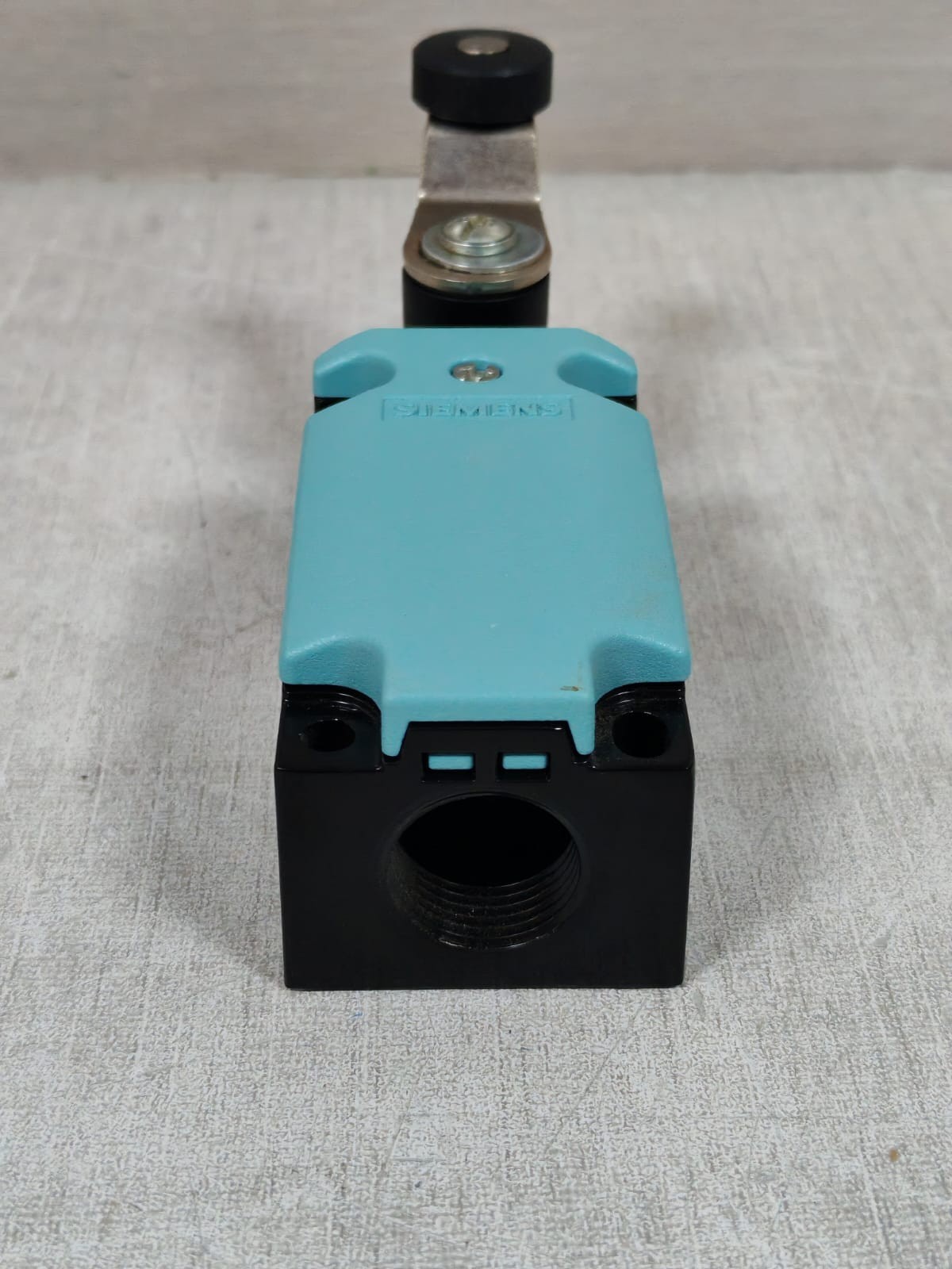 Siemens 3SE5112-0BH01 SIEMENS AG 3SE5112-0BH01 ROLLER LEVER LIMIT SWITCH 9