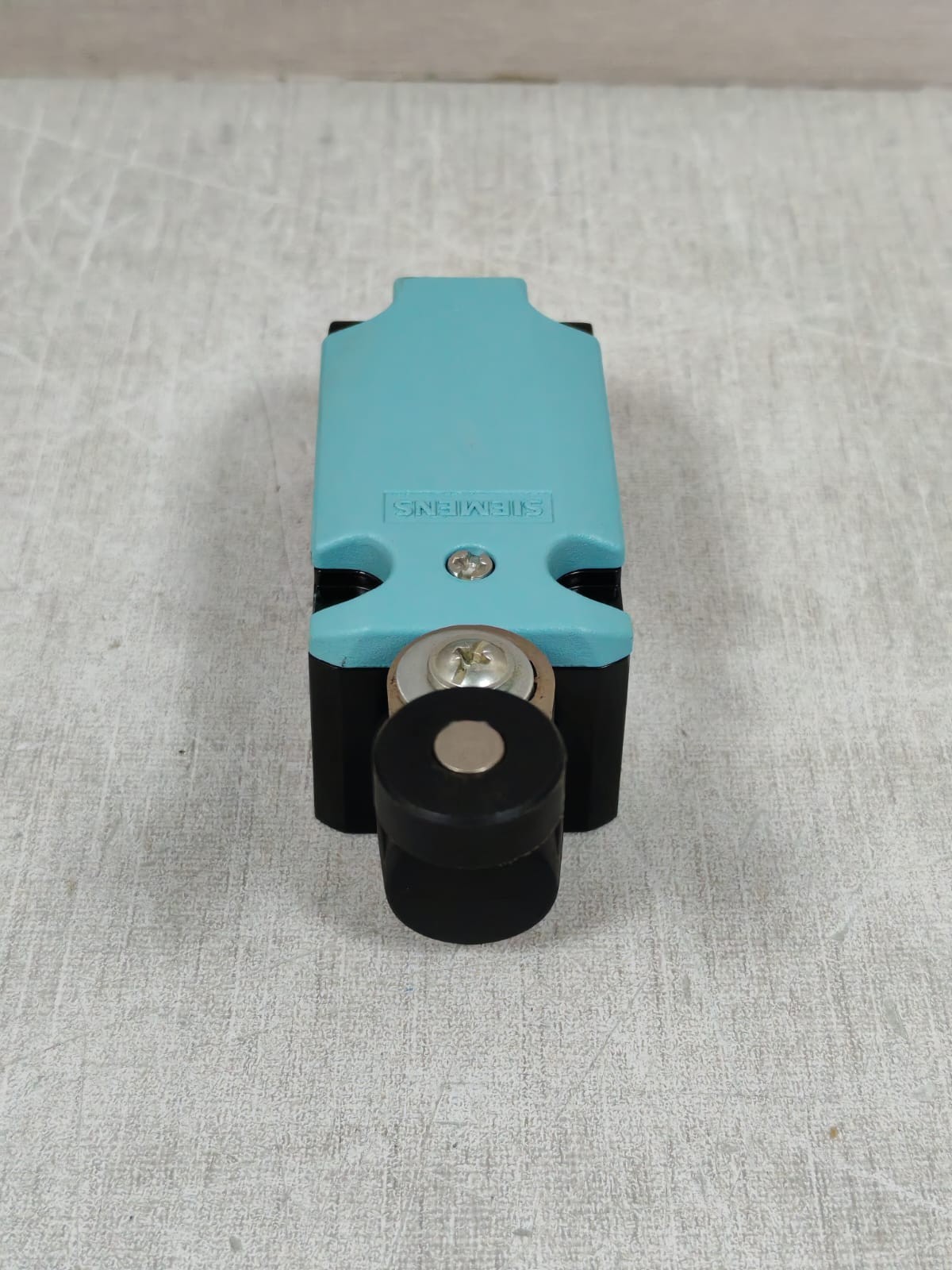 Siemens 3SE5112-0BH01 SIEMENS AG 3SE5112-0BH01 ROLLER LEVER LIMIT SWITCH 10