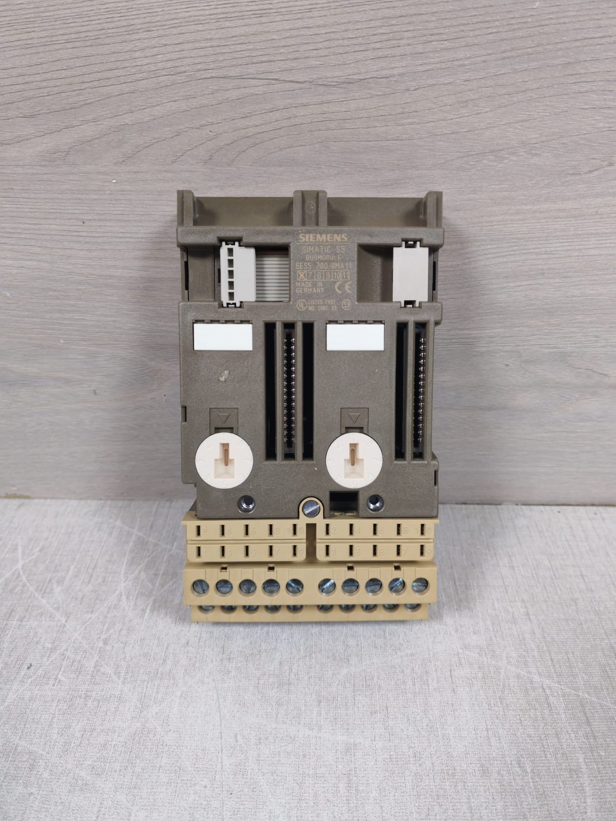 Siemens 6ES5 700-8MA11 SIEMENS SIMATIC S5 6ES5 700-8MA11 BUS MODULE 2