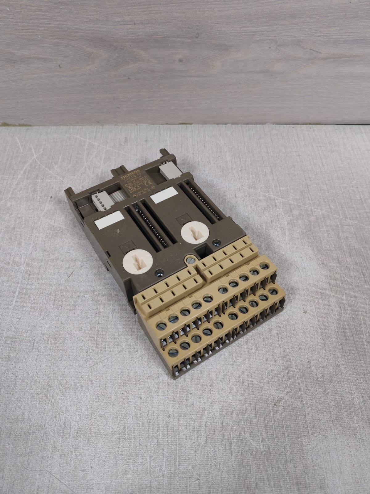 Siemens 6ES5 700-8MA11 SIEMENS SIMATIC S5 6ES5 700-8MA11 BUS MODULE 5