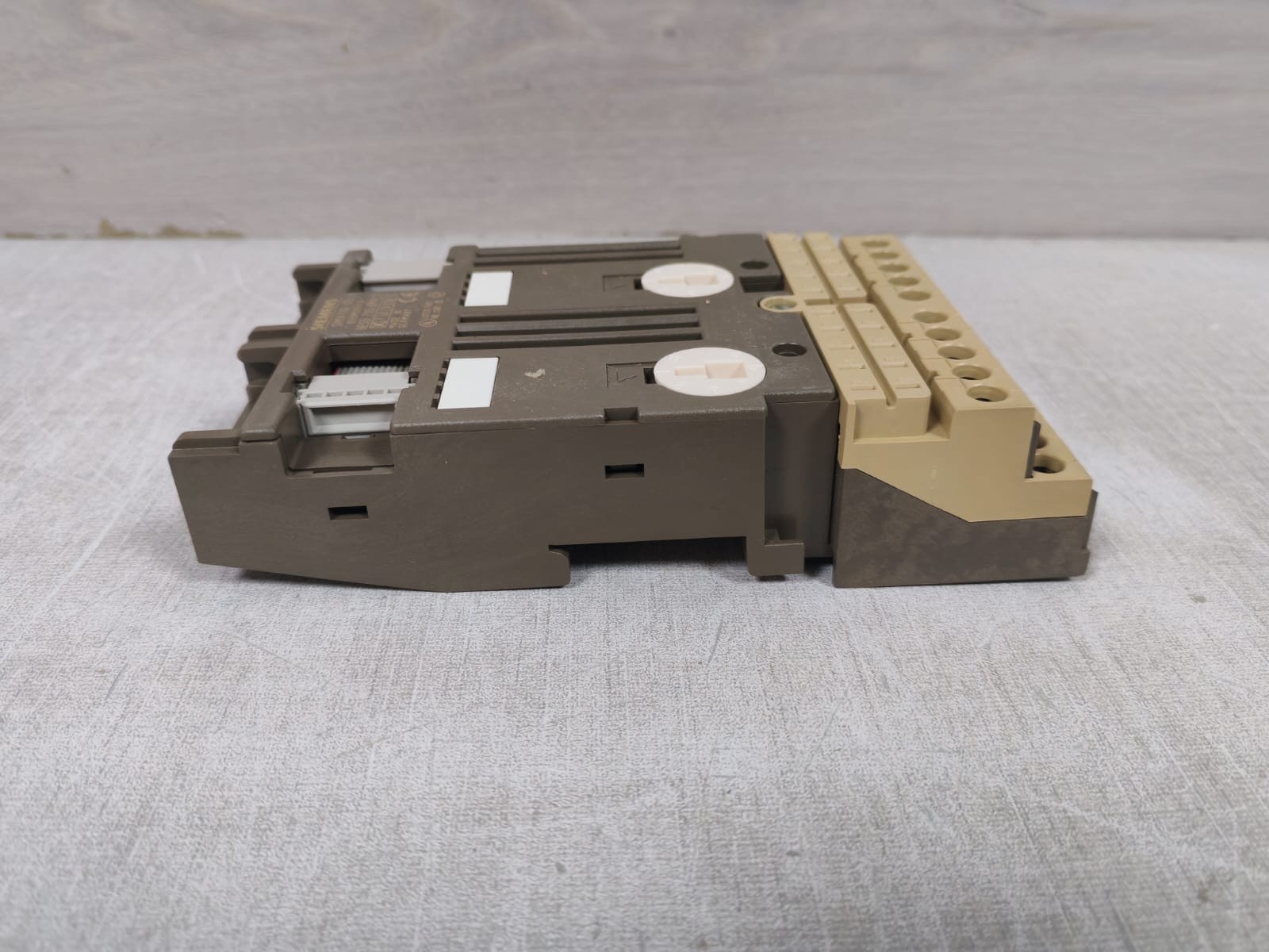 Siemens 6ES5 700-8MA11 SIEMENS SIMATIC S5 6ES5 700-8MA11 BUS MODULE 6