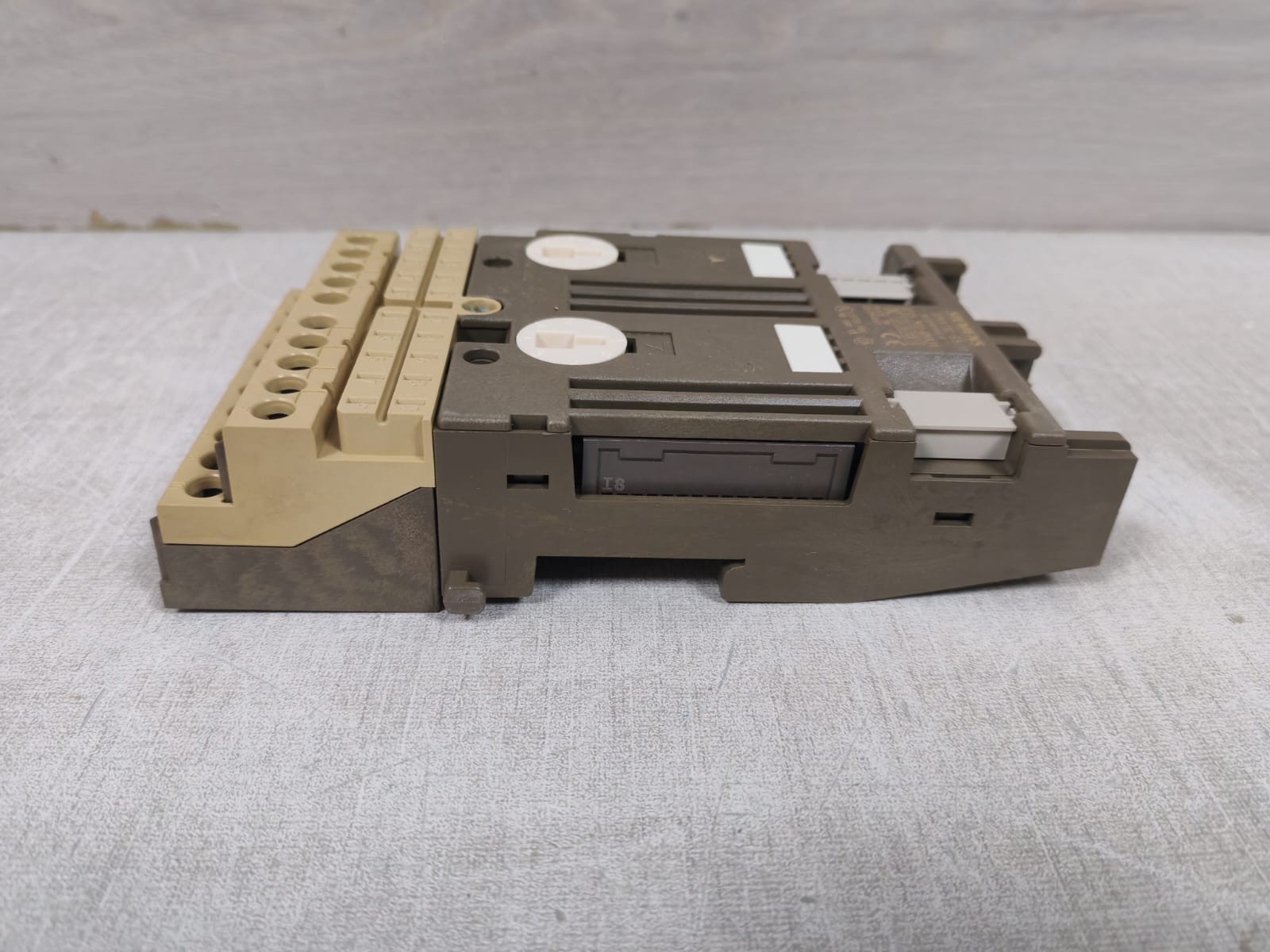 Siemens 6ES5 700-8MA11 SIEMENS SIMATIC S5 6ES5 700-8MA11 BUS MODULE 8