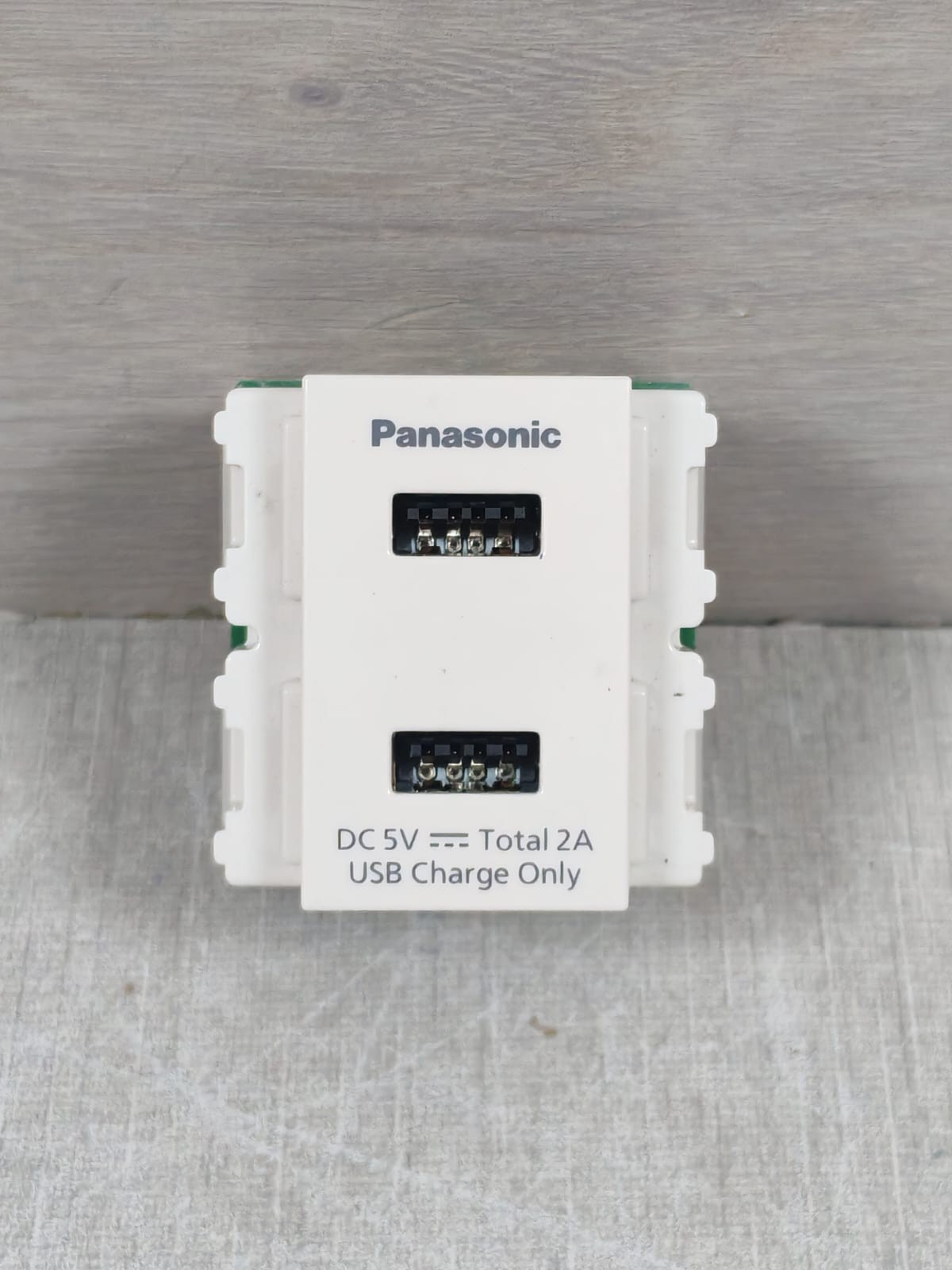Panasonic WNF 1072W8-1 PANASONIC WNF 1072W8-1 2-PORT USB CHARGER - WHITE 3