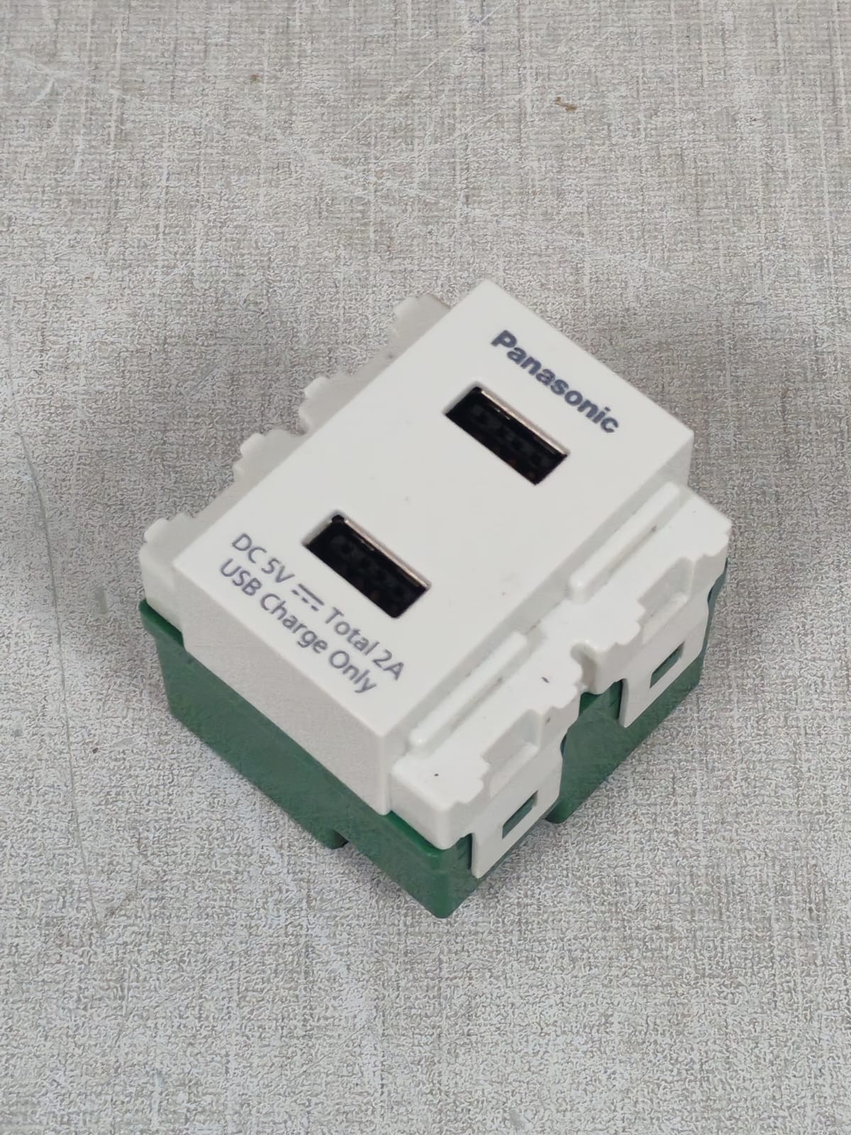 Panasonic WNF 1072W8-1 PANASONIC WNF 1072W8-1 2-PORT USB CHARGER - WHITE 4