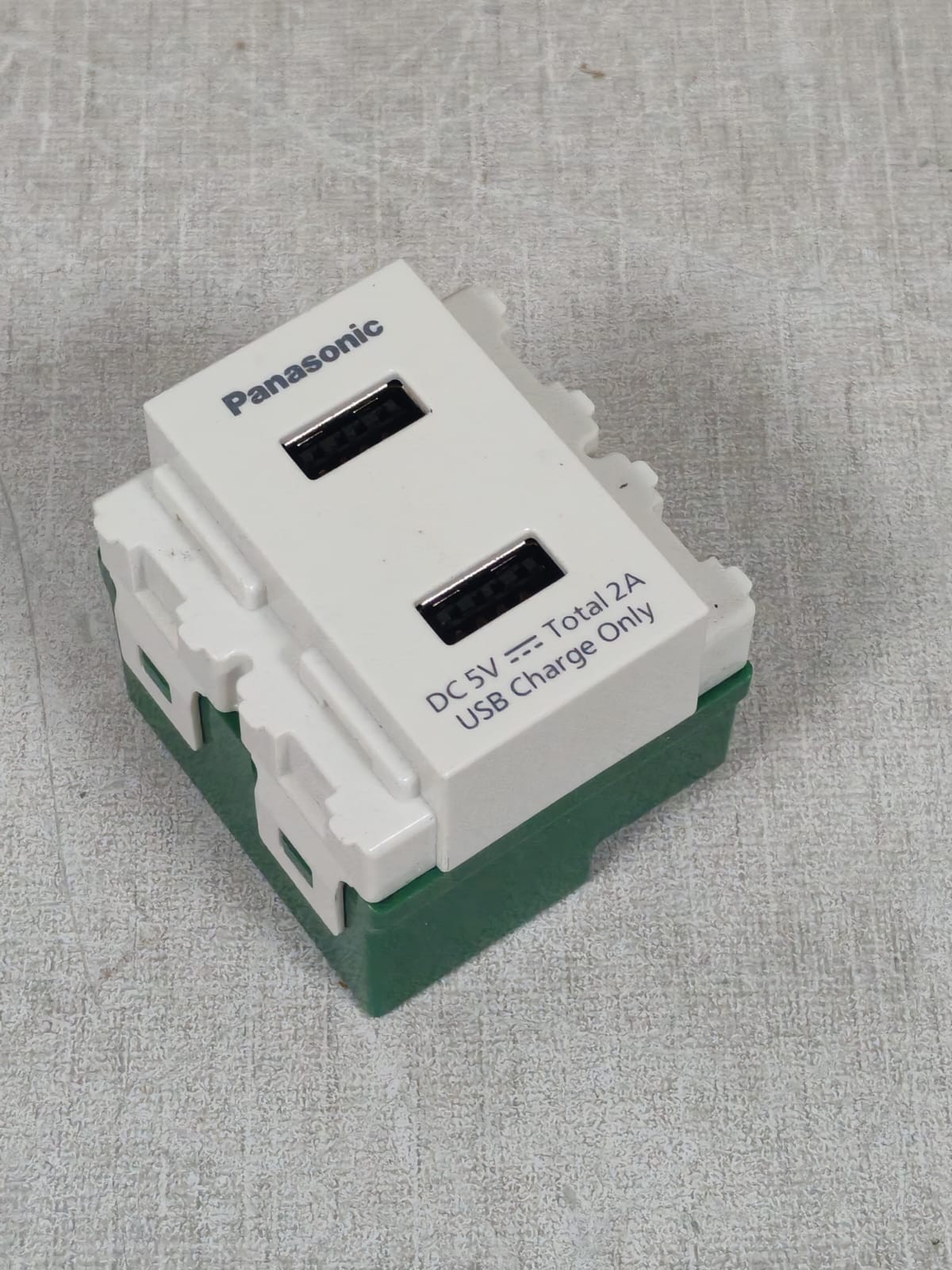 Panasonic WNF 1072W8-1 PANASONIC WNF 1072W8-1 2-PORT USB CHARGER - WHITE 5