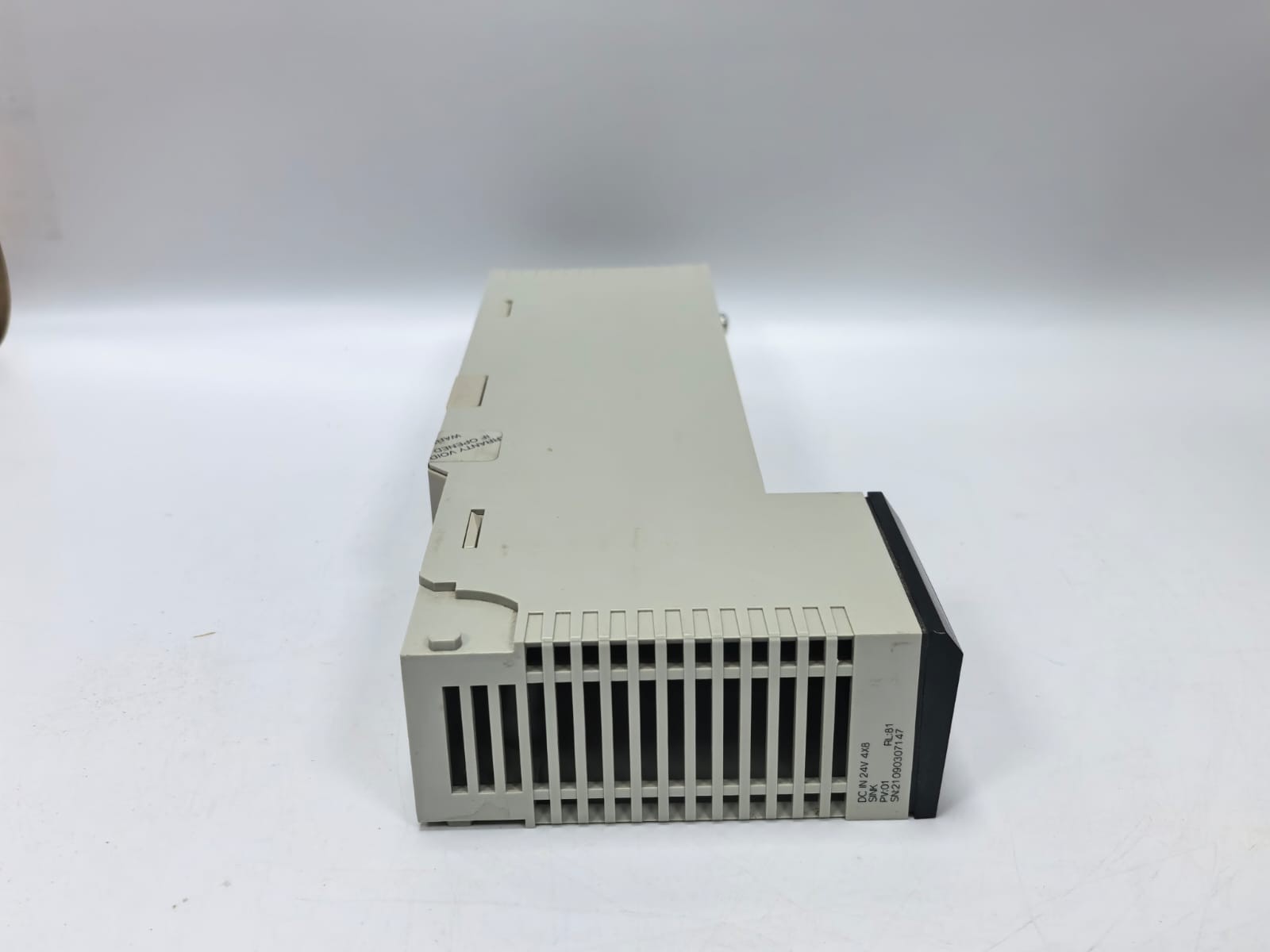 Schneider Electric 140DDI35300 SCHNEIDER ELECTRIC 140DDI35300 24VDC IN MODICON QUANTUM PV.01 RL.81 9
