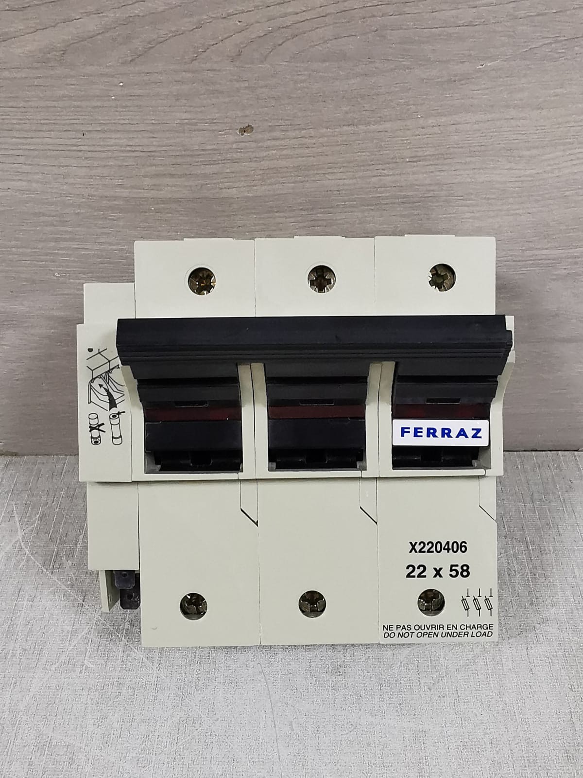 FERRAZ X220406 ST22IIID FERRAZ X220406 ST22IIID FUSE HOLDER 690V 2