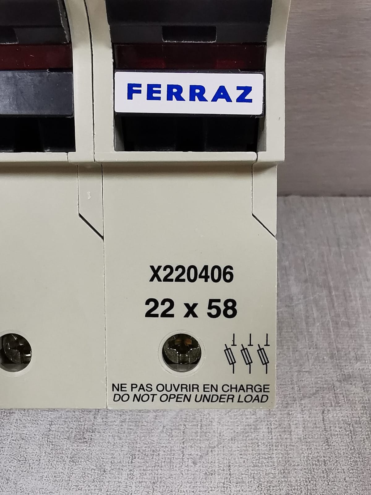 FERRAZ X220406 ST22IIID FERRAZ X220406 ST22IIID FUSE HOLDER 690V 4