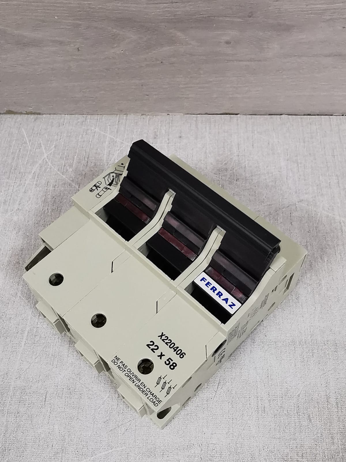 FERRAZ X220406 ST22IIID FERRAZ X220406 ST22IIID FUSE HOLDER 690V 5