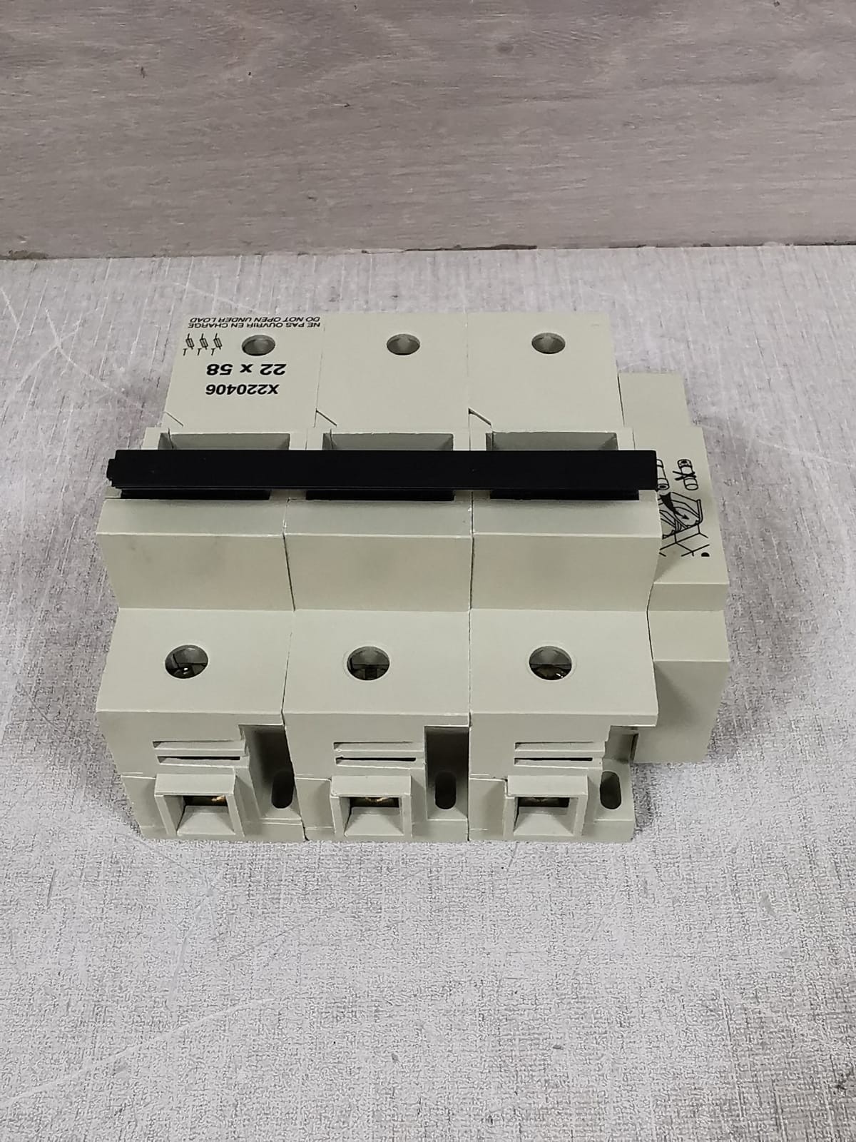 FERRAZ X220406 ST22IIID FERRAZ X220406 ST22IIID FUSE HOLDER 690V 9