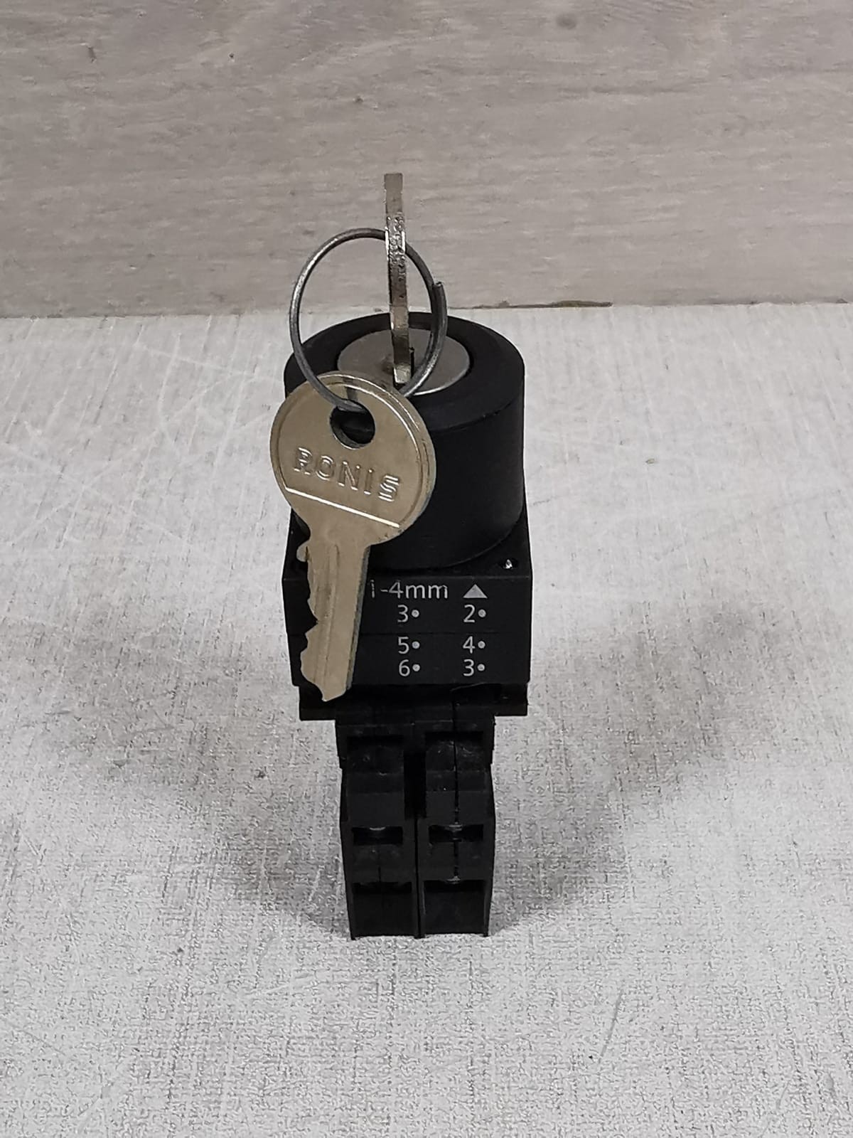 Siemens SB3400-0E SIEMENS 3SB3400-0E KEYSWITCH 2