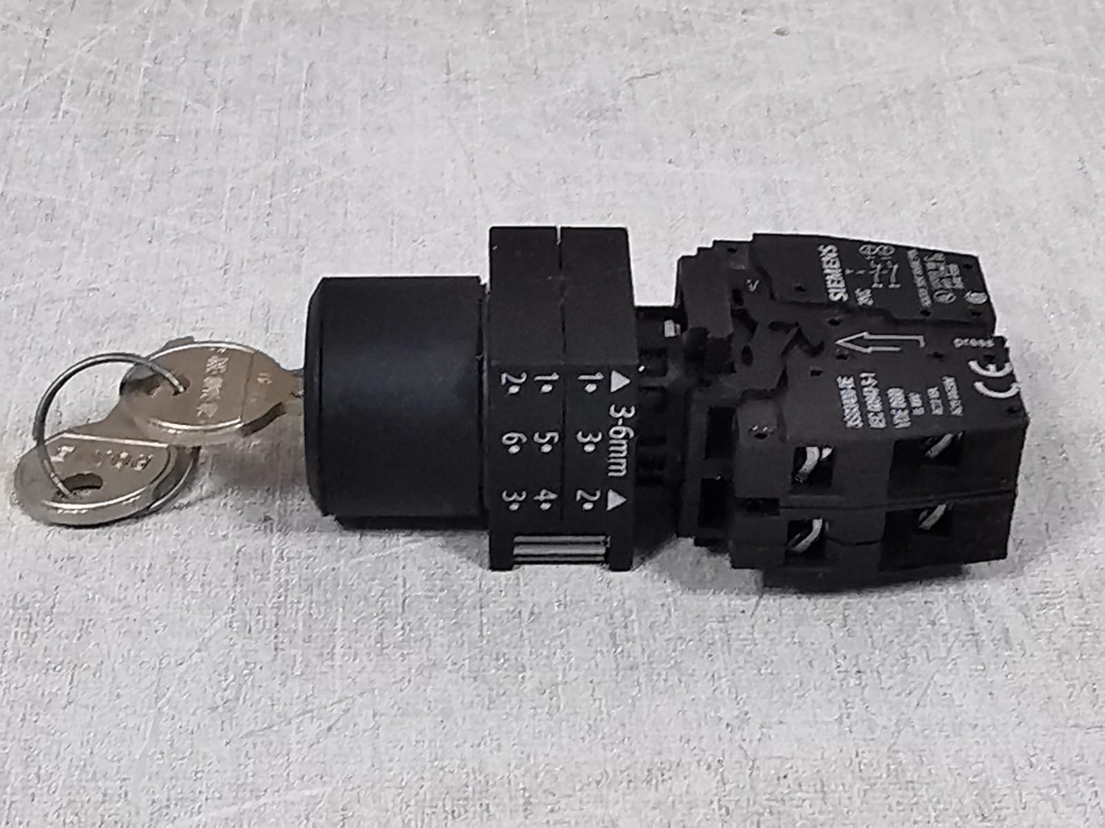 Siemens SB3400-0E SIEMENS 3SB3400-0E KEYSWITCH 5