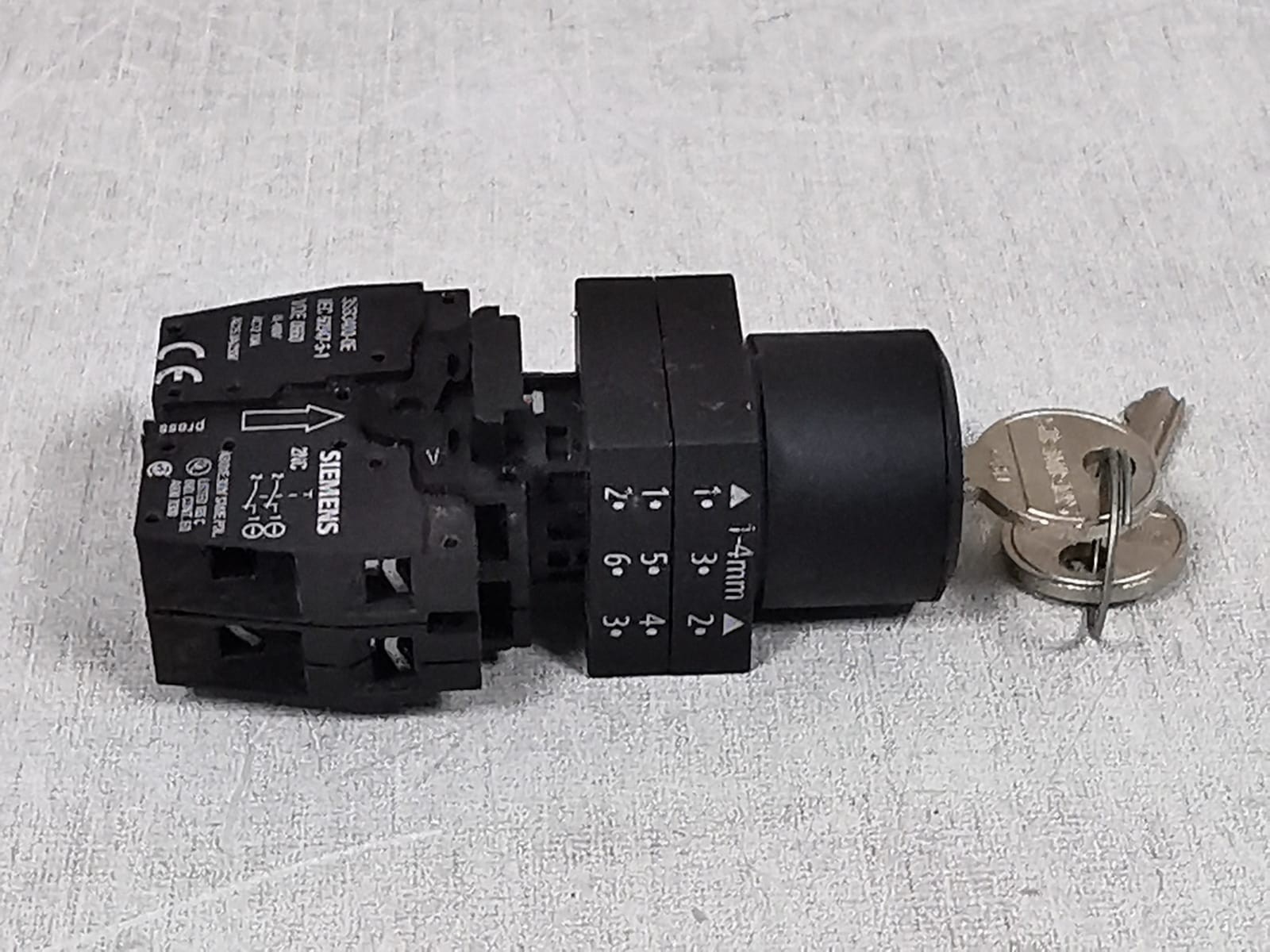 Siemens SB3400-0E SIEMENS 3SB3400-0E KEYSWITCH 6