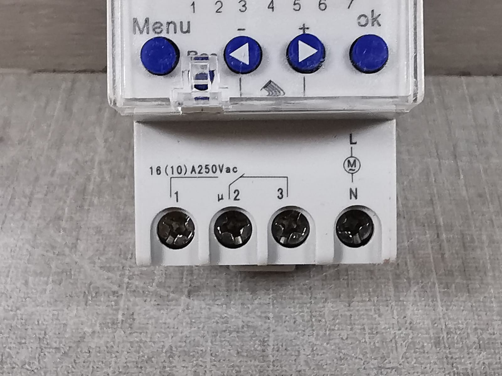 Unbranded TIM-CH01-11 TIM-CH01-11 PROGRAMMABLE TIMER 230-240V 4
