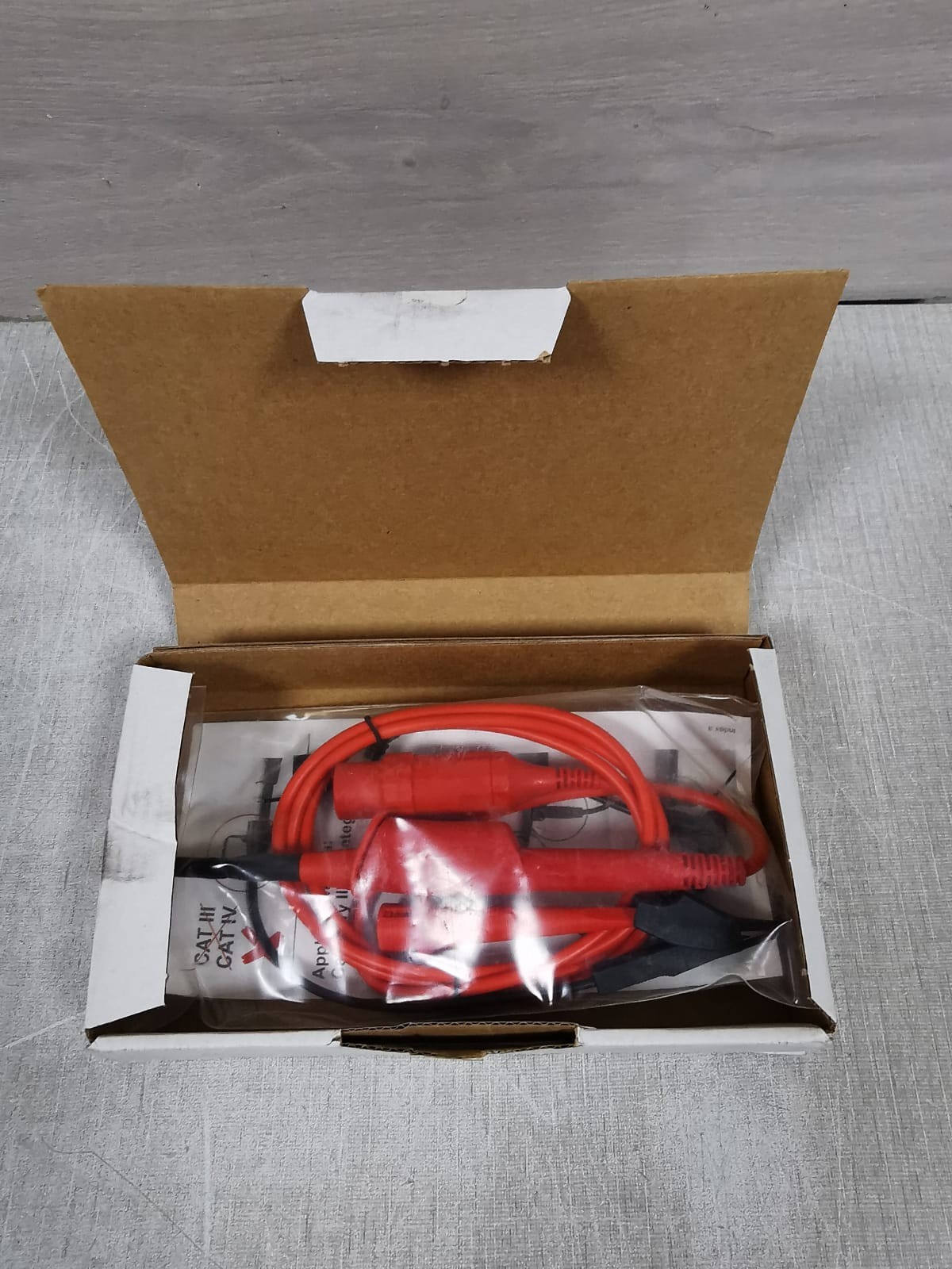 Fluke VPS210-R FLUKE VPS210-R VOLTAGE PROBE SET 10:1 RED 200MHz 1.2M 2