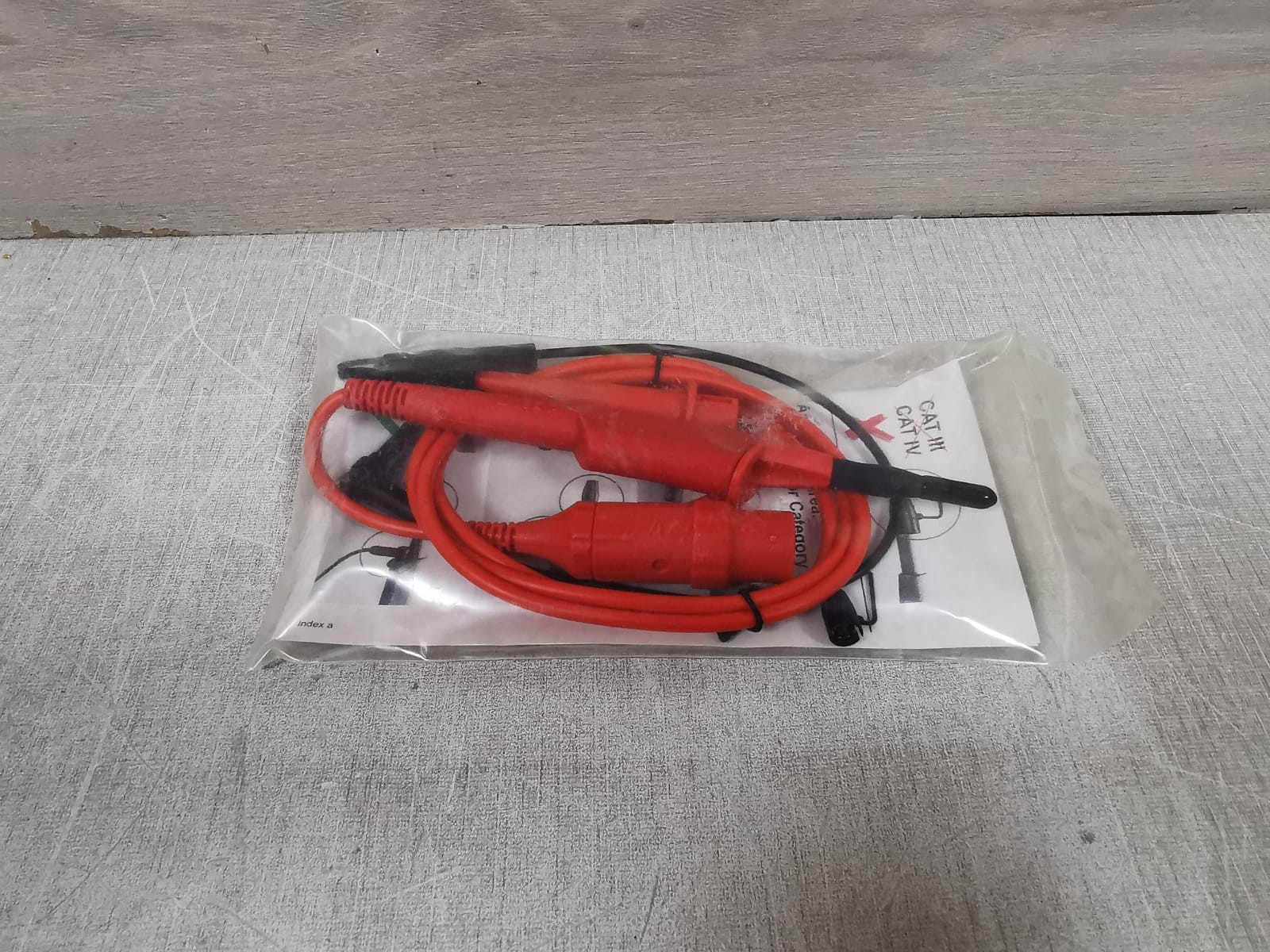 Fluke VPS210-R FLUKE VPS210-R VOLTAGE PROBE SET 10:1 RED 200MHz 1.2M 6