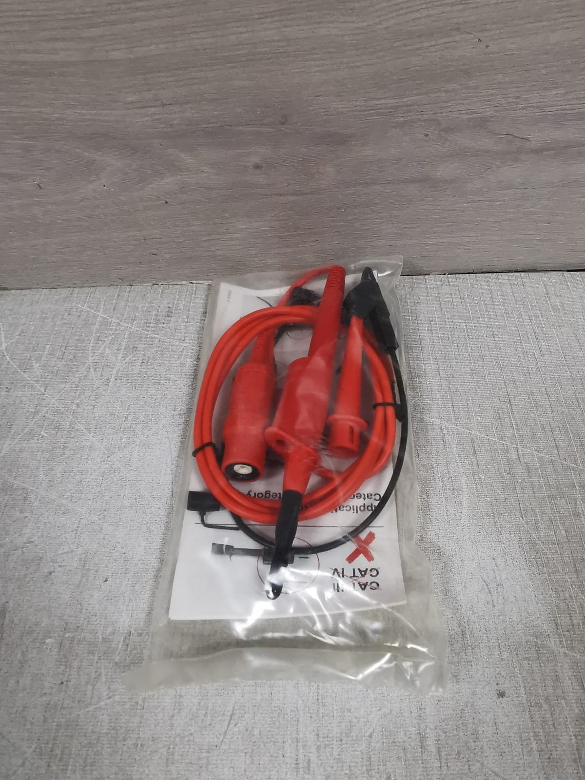Fluke VPS210-R FLUKE VPS210-R VOLTAGE PROBE SET 10:1 RED 200MHz 1.2M 7