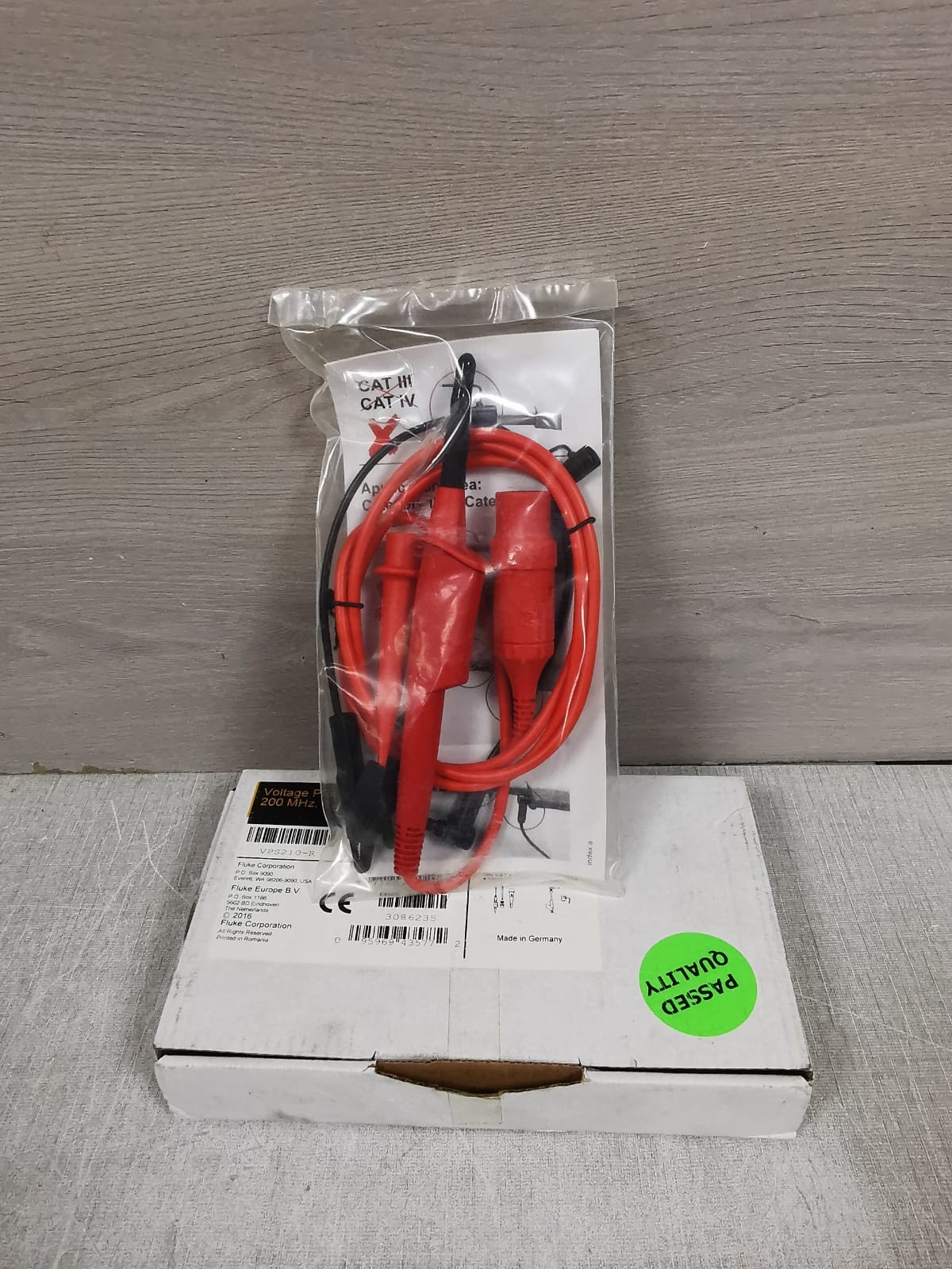 FLUKE VPS210-R VOLTAGE PROBE SET 10:1 RED 200MHz 1.2M