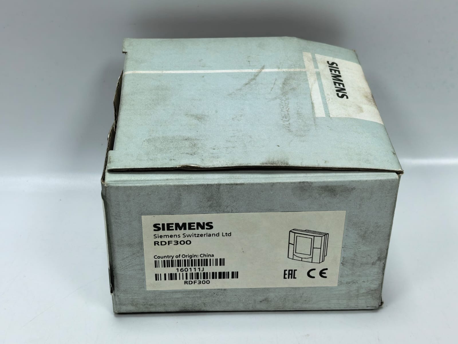 Siemens RDF300 SIEMENS RDF300 FLUSH-MOUNTED ROOM THERMOSTAT 8