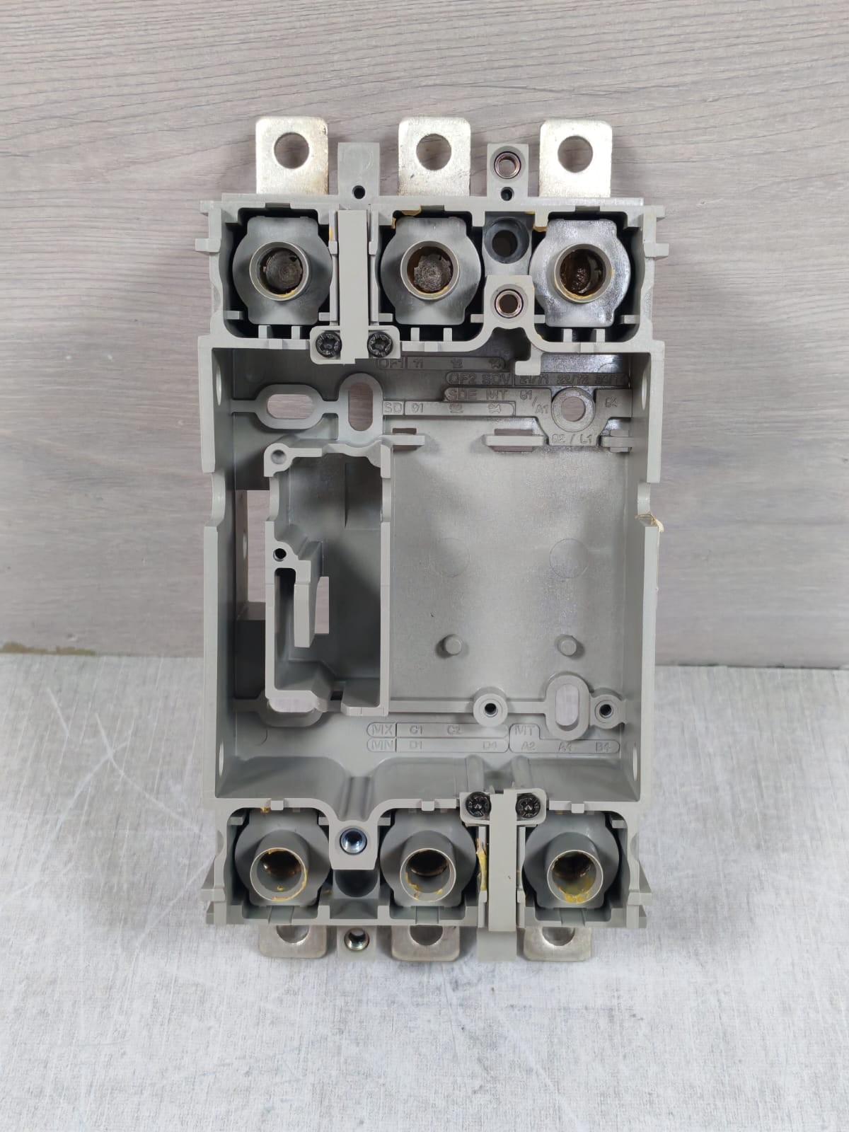 Schneider Electric GERIN-29266 MERLIN GERIN 29266 COMPACT NS 3P DROPOUT BASE CIRCUIT BREAKER ACCESSORY 2