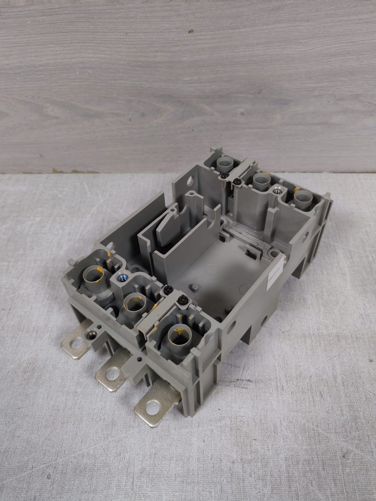 Schneider Electric GERIN-29266 MERLIN GERIN 29266 COMPACT NS 3P DROPOUT BASE CIRCUIT BREAKER ACCESSORY 4