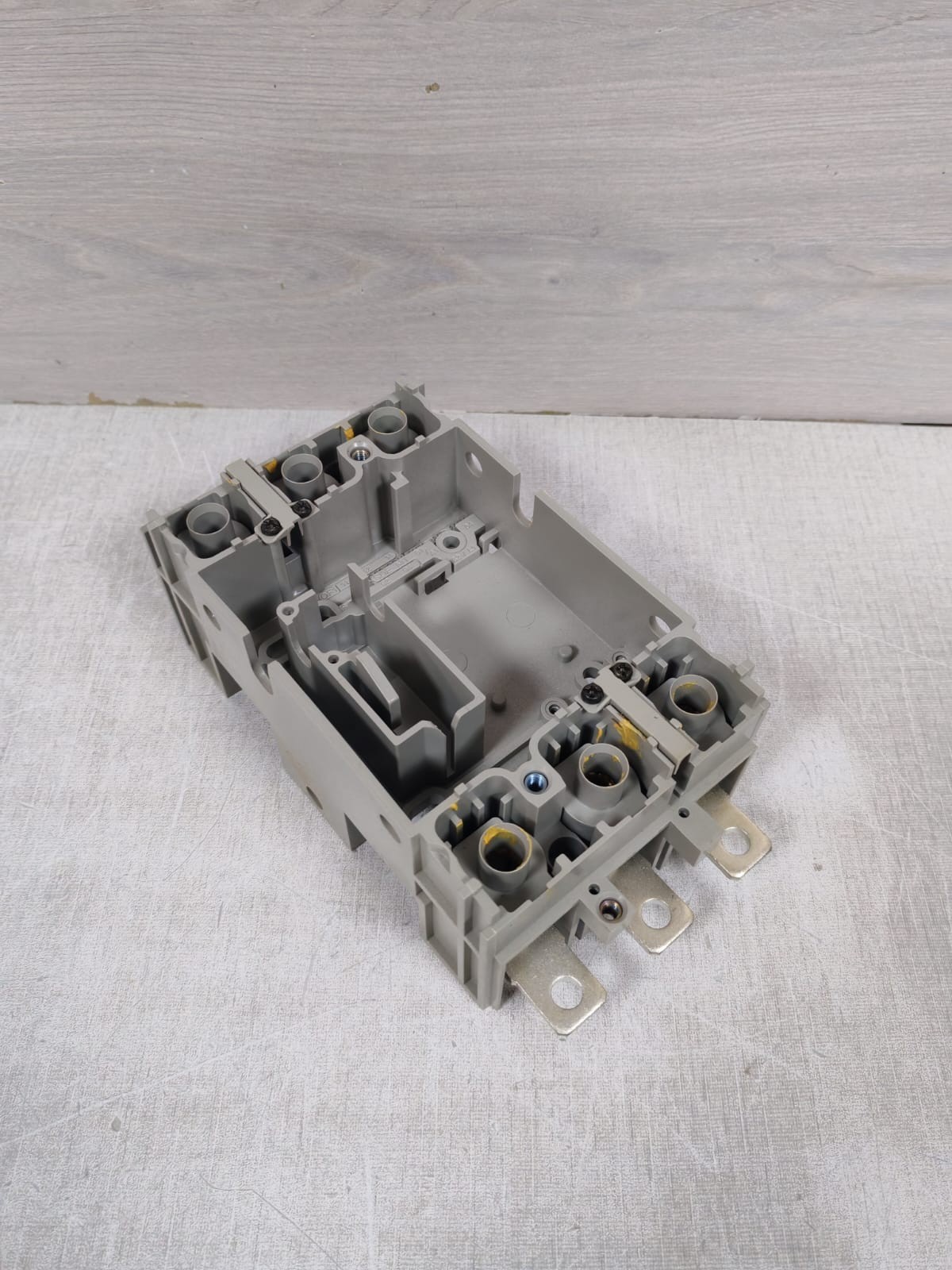 Schneider Electric GERIN-29266 MERLIN GERIN 29266 COMPACT NS 3P DROPOUT BASE CIRCUIT BREAKER ACCESSORY 5
