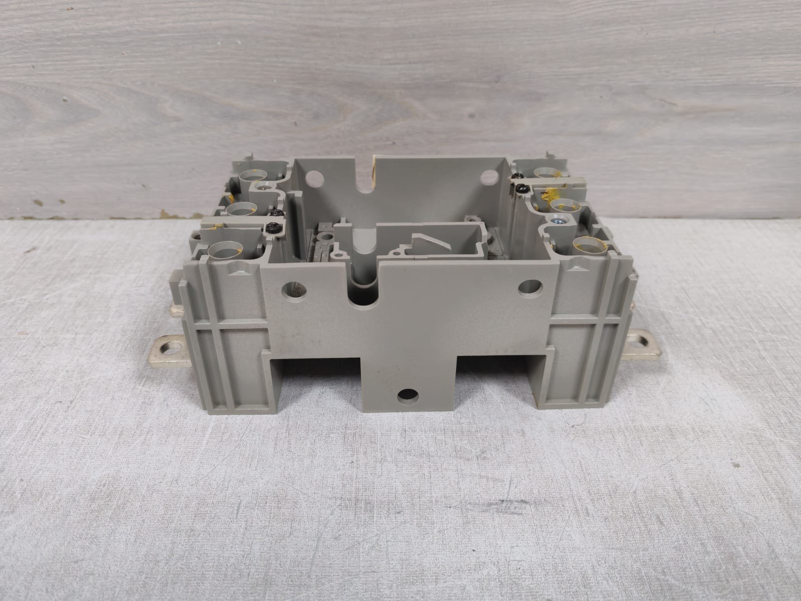 Schneider Electric GERIN-29266 MERLIN GERIN 29266 COMPACT NS 3P DROPOUT BASE CIRCUIT BREAKER ACCESSORY 7