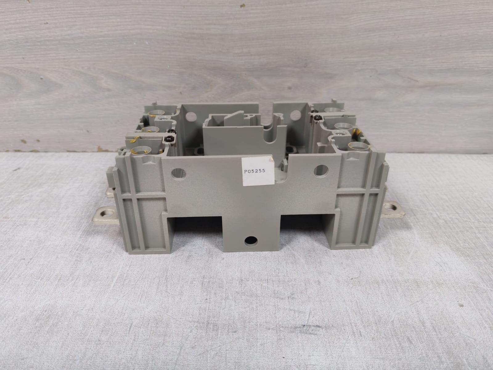 Schneider Electric GERIN-29266 MERLIN GERIN 29266 COMPACT NS 3P DROPOUT BASE CIRCUIT BREAKER ACCESSORY 8
