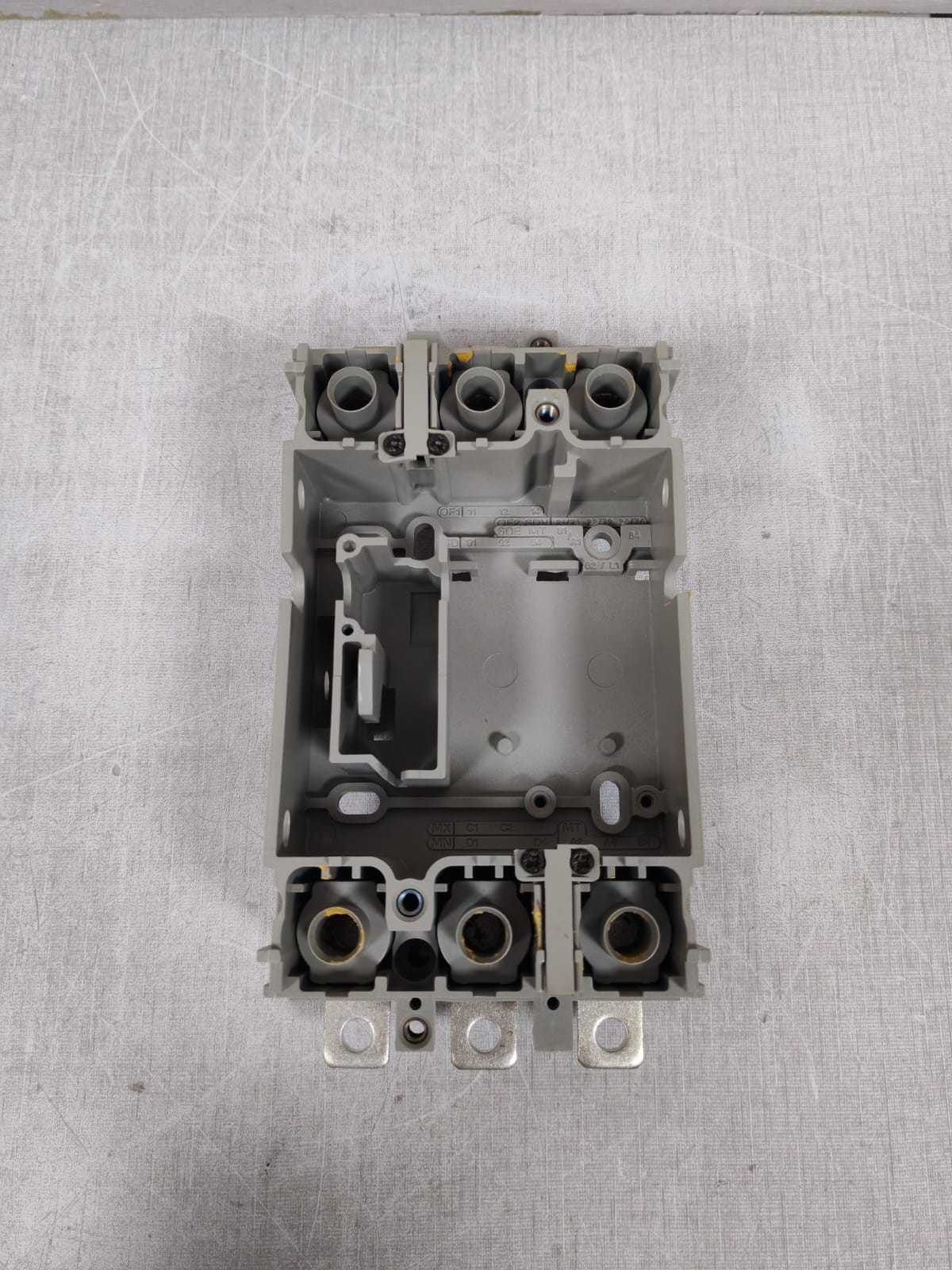 Schneider Electric GERIN-29266 MERLIN GERIN 29266 COMPACT NS 3P DROPOUT BASE CIRCUIT BREAKER ACCESSORY 9