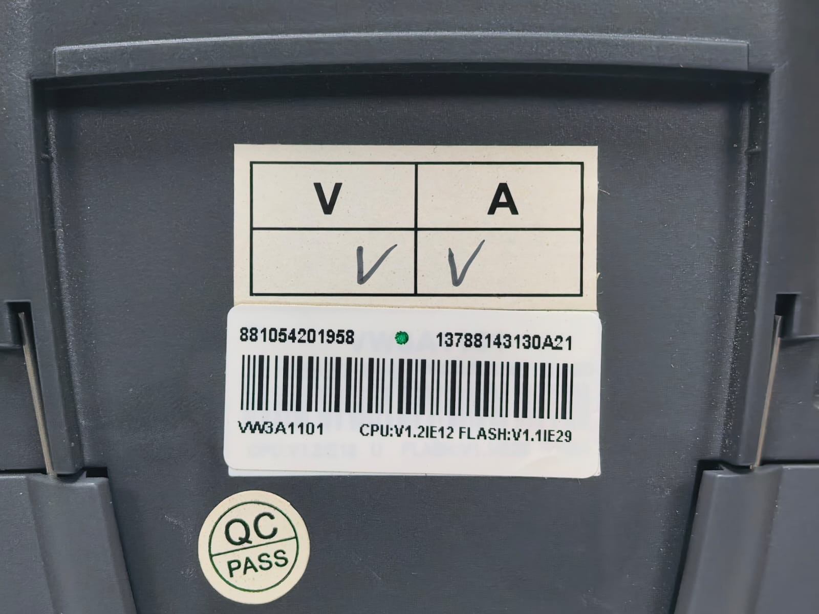 Schneider Electric VW3A1101 SCHNEIDER ELECTRIC VW3A1101 REMOTE GRAPHIC DISPLAY TERMINAL 2