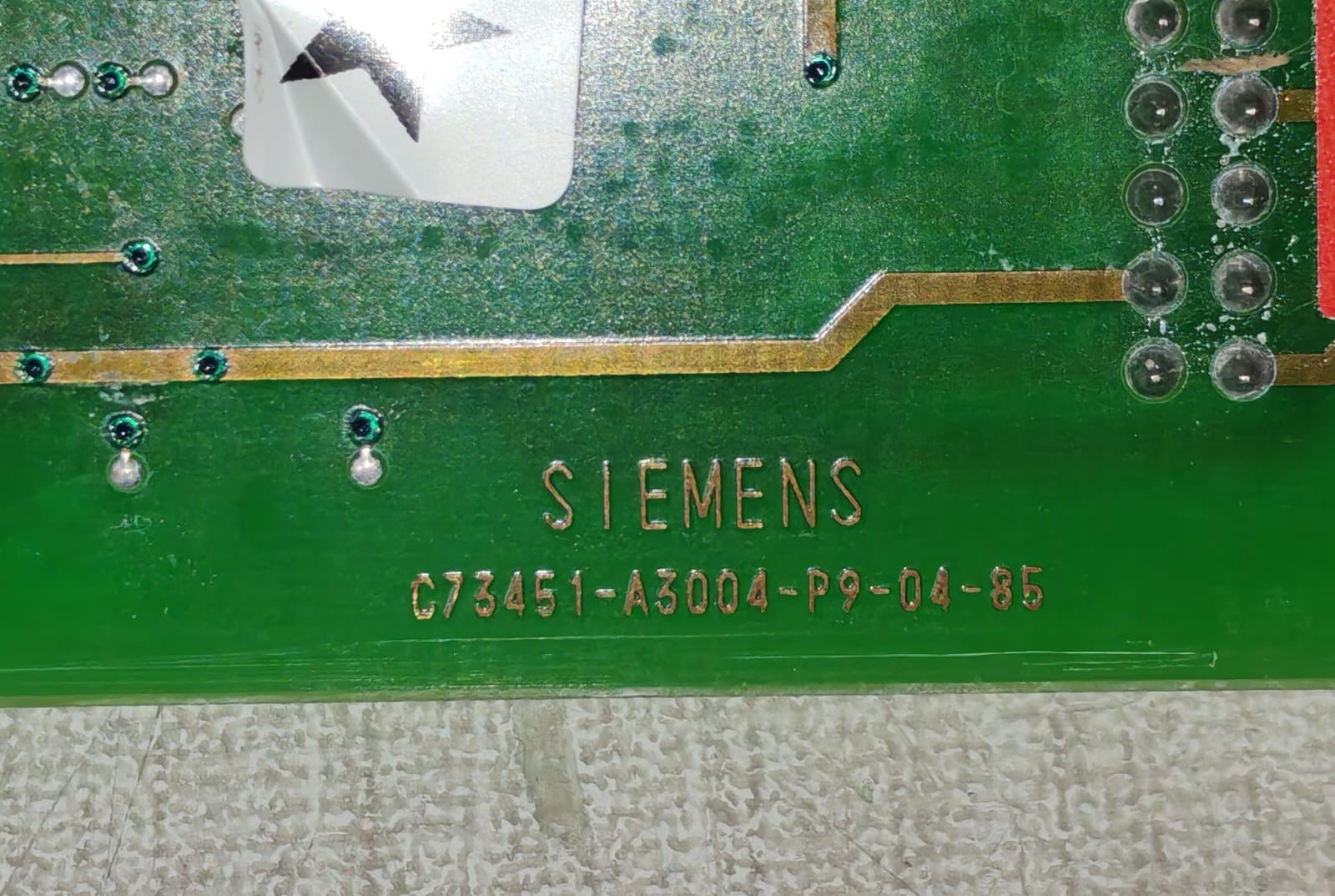 Siemens C73451-A3004-L9 SIEMENS C73451-A3004-L9 / C73451-A3004-P9-04-85 PRINTED CIRCUIT BOARD 8