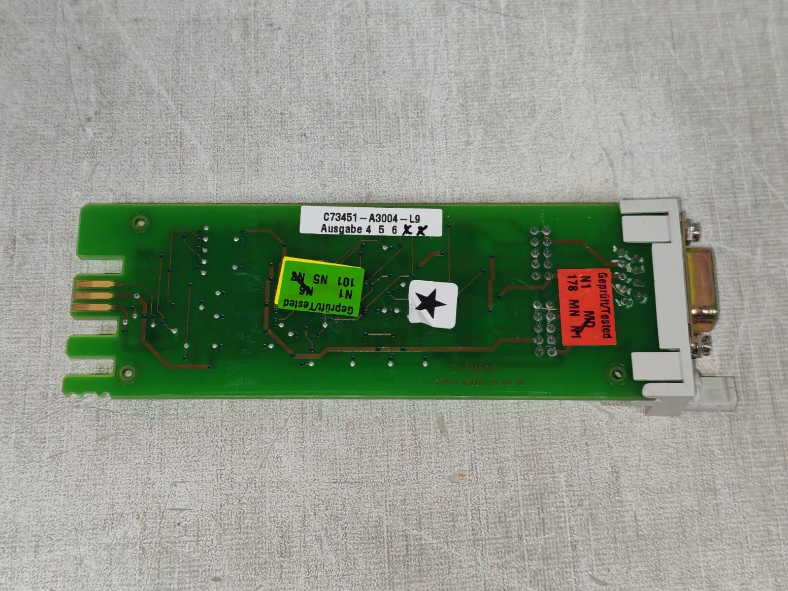 Siemens C73451-A3004-L9 SIEMENS C73451-A3004-L9 / C73451-A3004-P9-04-85 PRINTED CIRCUIT BOARD 9