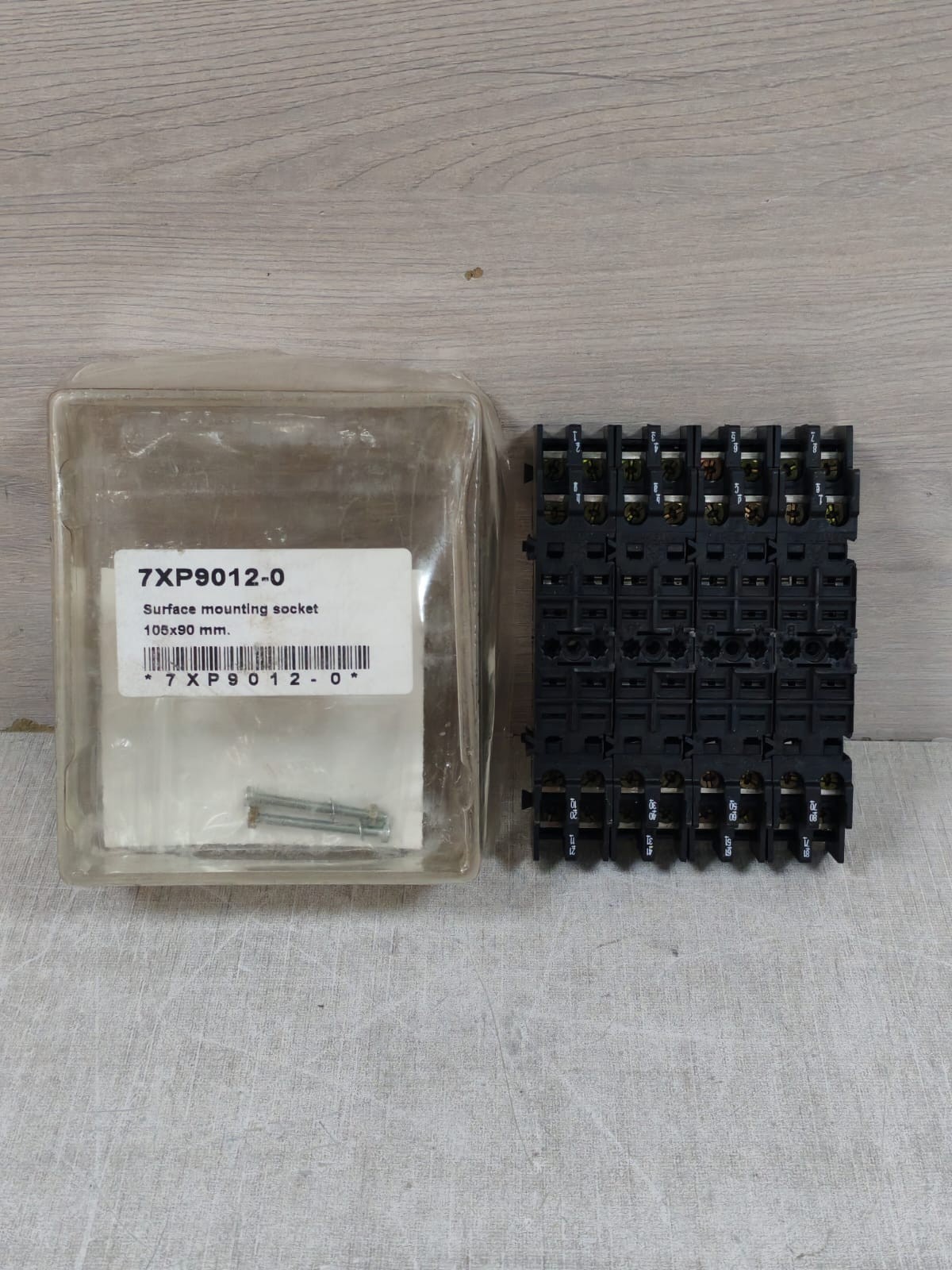 Siemens 7XP9012-0 SIEMENS 7XP9012-0 SURFACE MOUNTING SOCKET 2