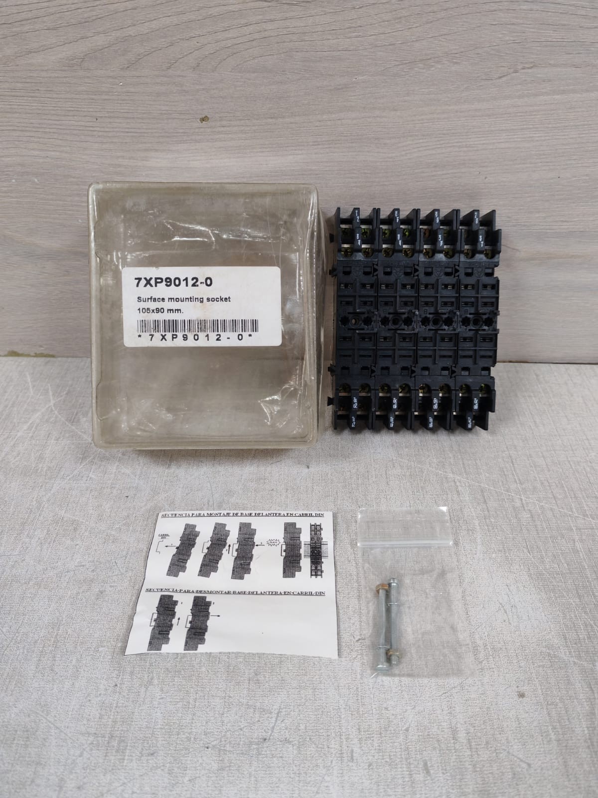 SIEMENS 7XP9012-0 SURFACE MOUNTING SOCKET