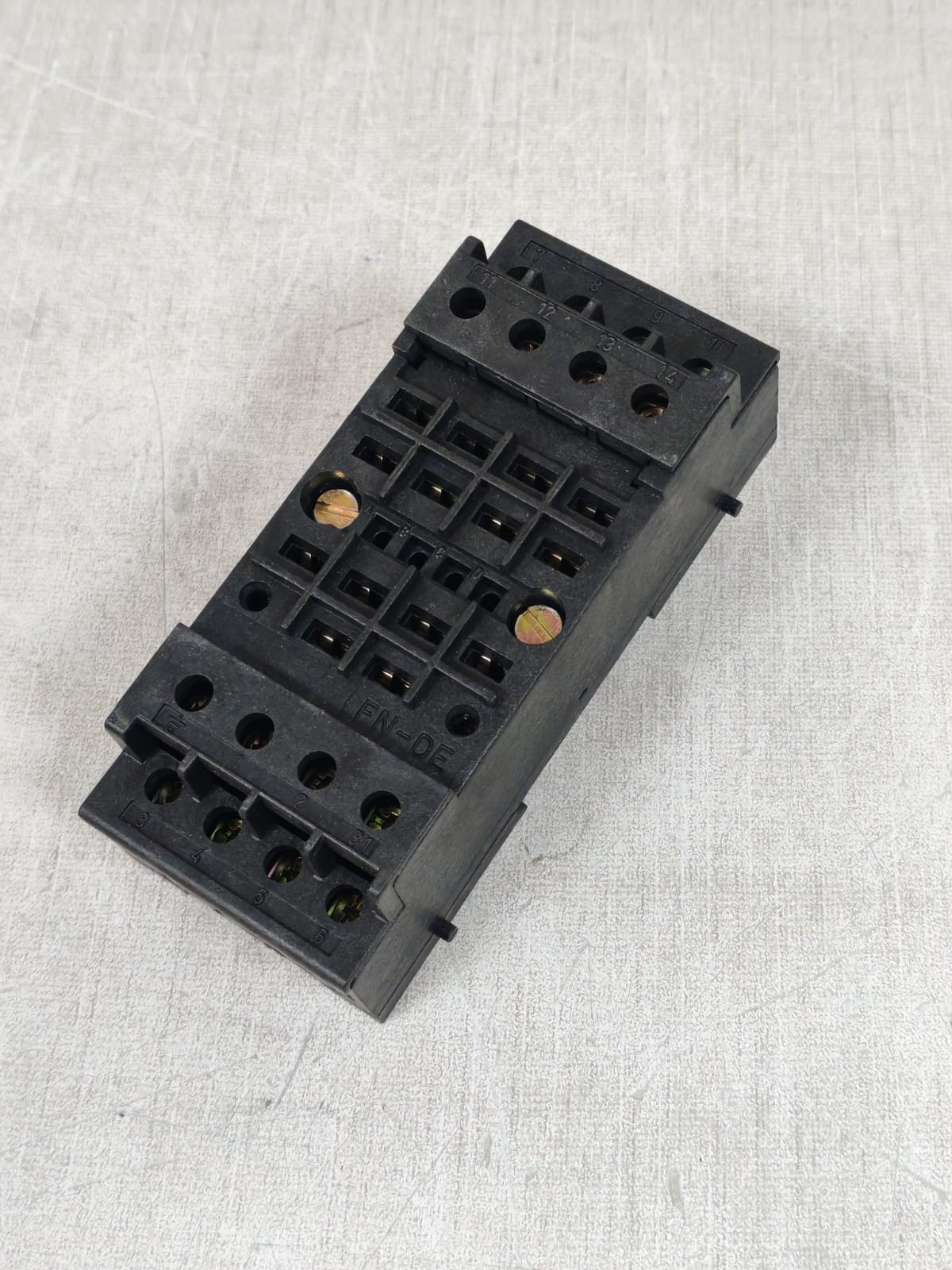 Siemens 7XP9013-0 SIEMENS 7XP9013-0 SURFACE MOUNTING SOCKET 5